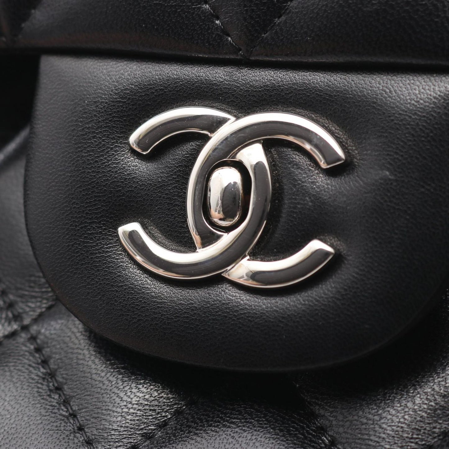Chanel Shoulder Bag Big Quilted 30 Classic Large Double Flap Black Lambskin — view 9