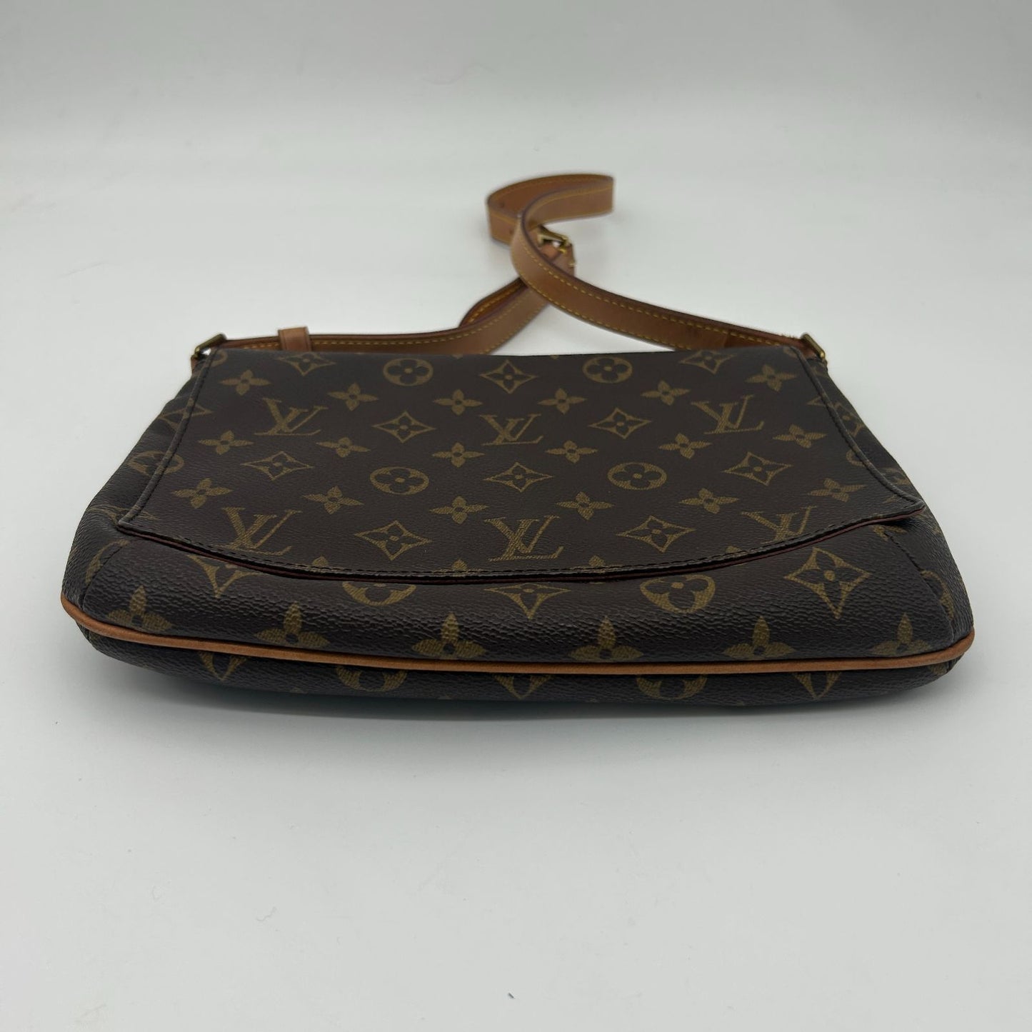 Louis Vuitton Musette Tango Short Shoulder — view 9