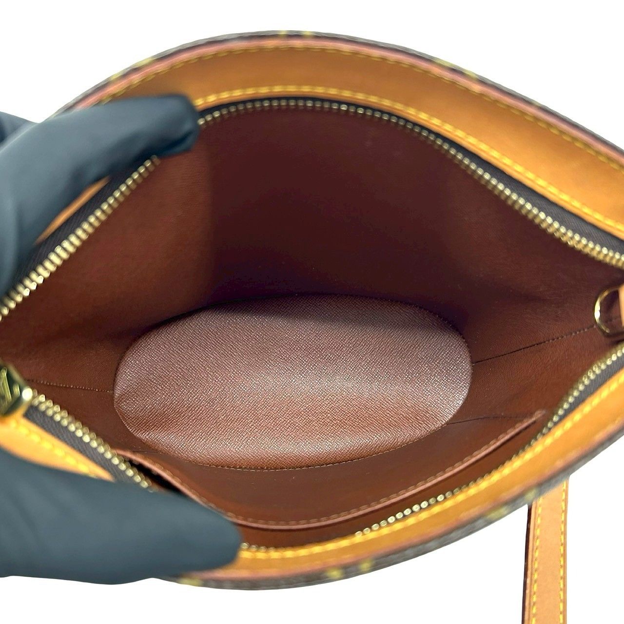 Louis Vuitton Vintage Drew Monogram Leather Shoulder Bag Pochette Brown — view 9