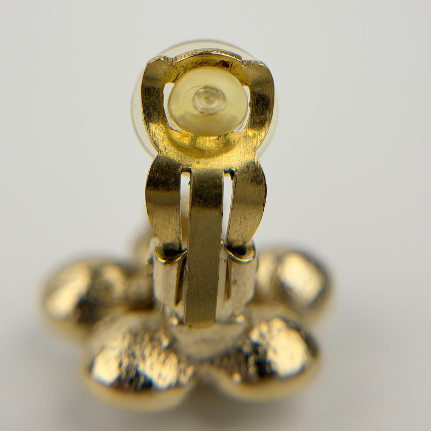 Chanel CC Logo Flower Motif Earrings Gold Vintage — view 9