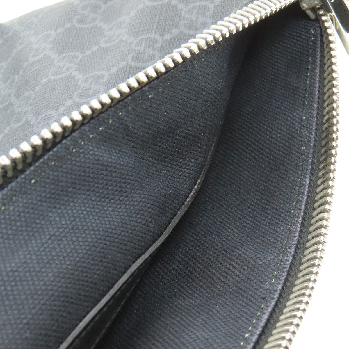 Gucci GG Supreme Messenger Shoulder — view 9