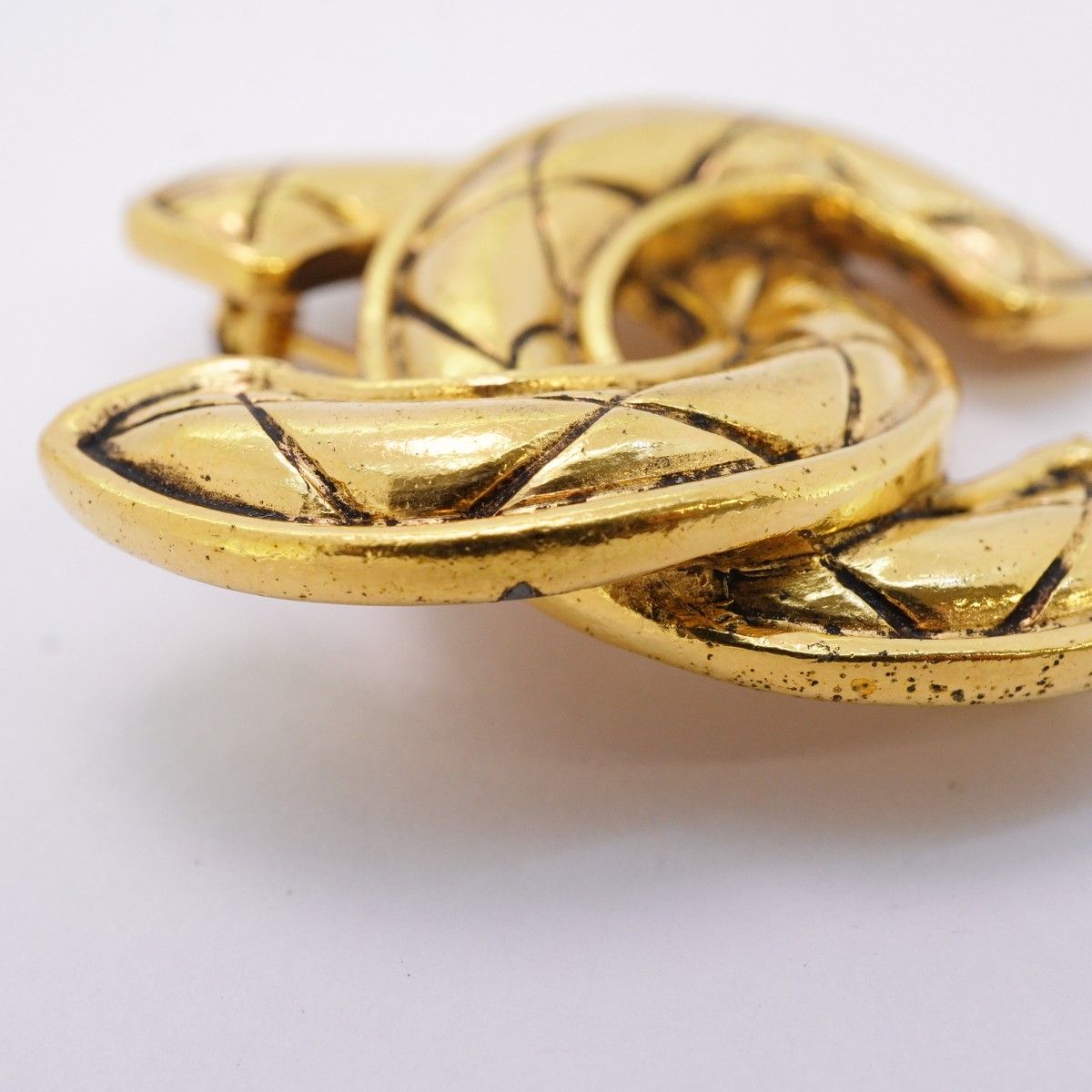 Chanel Brooch CC Logo Quilted Gold Plated — view 9