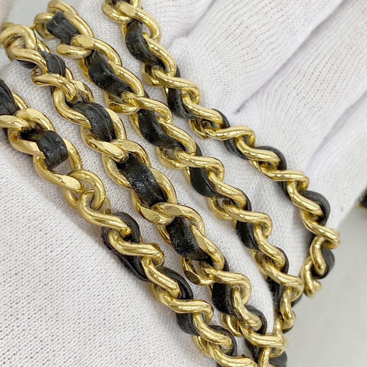 Chanel Shoulder Bag Patent Leather Black Gold — view 9