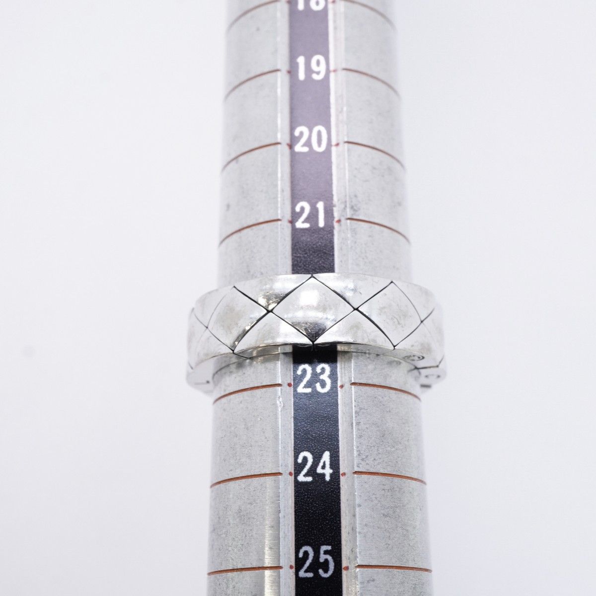 Chanel Ring Quilted 18k White Gold — view 9