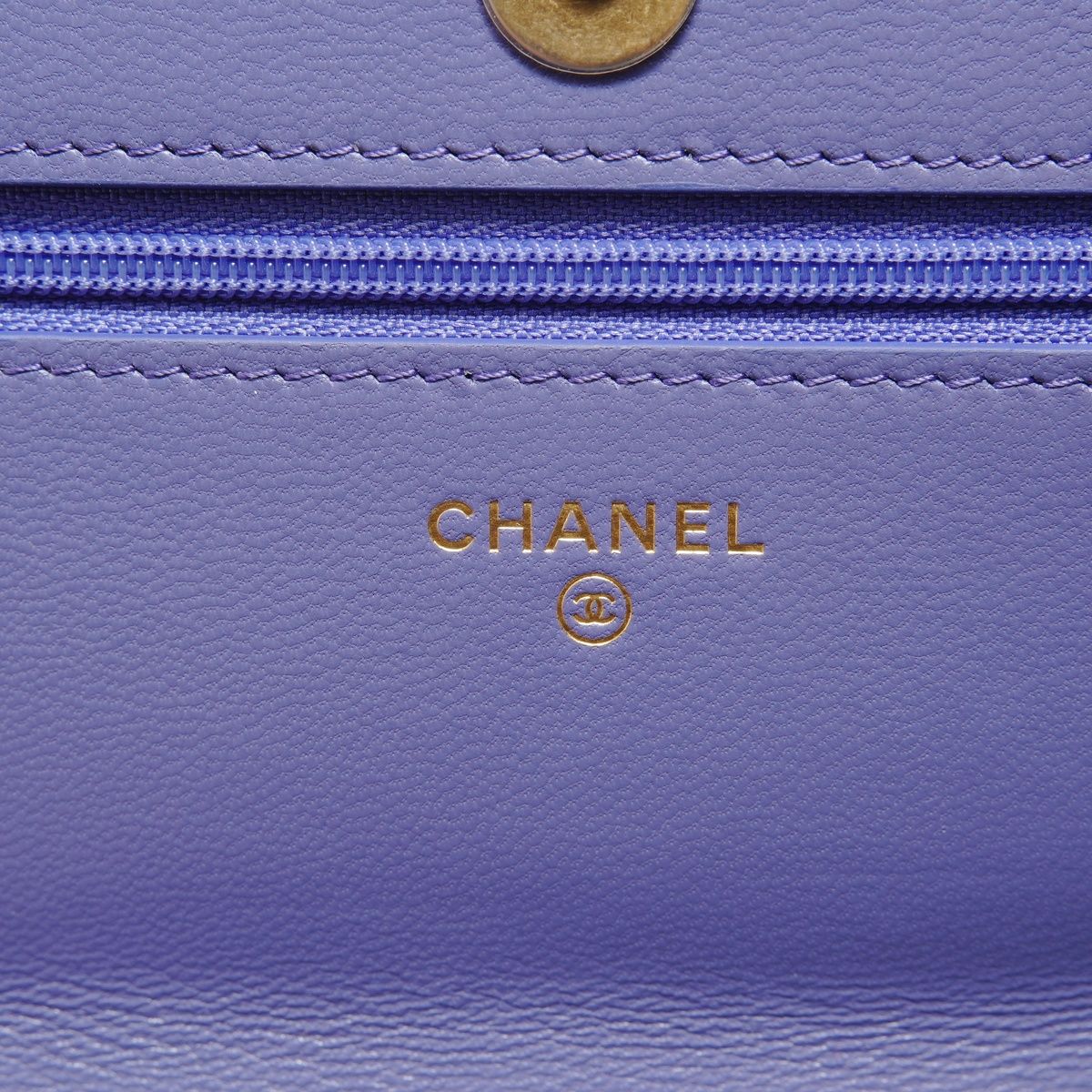 Chanel Shoulder Bag 19 Quilted 2-Way Chain Wallet — view 9