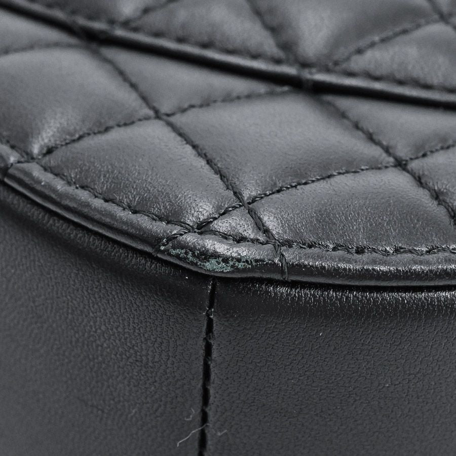 Chanel Shoulder Bag Heart — view 7
