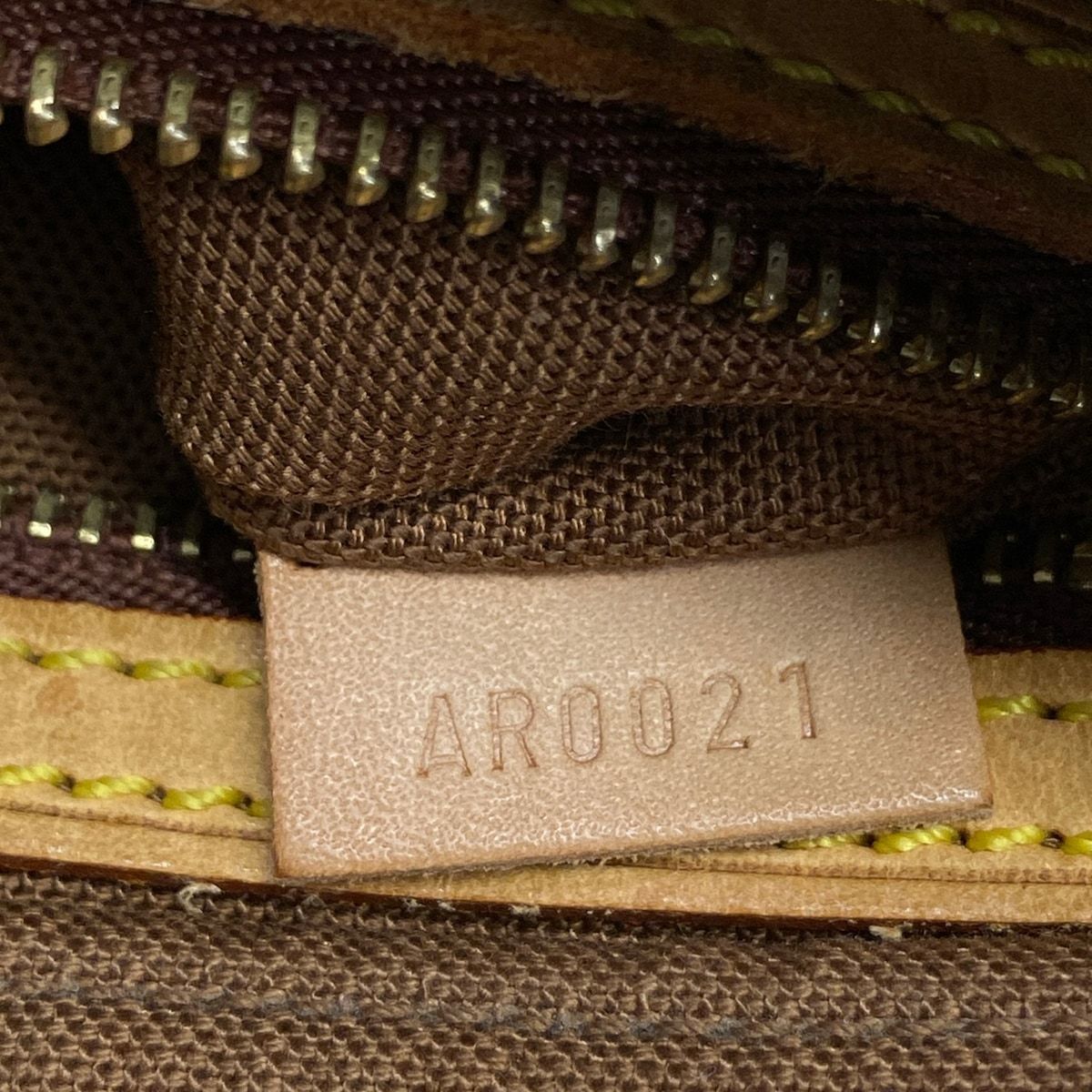 Louis Vuitton Shoulder Bag Monogram Trotteur — view 9