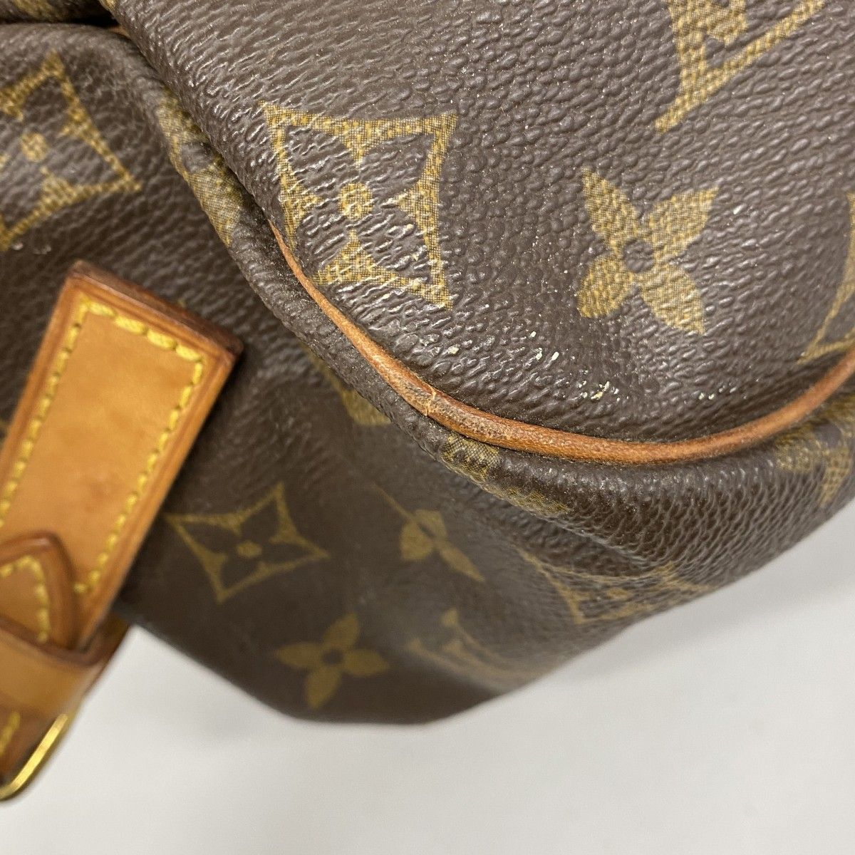 Louis Vuitton Shoulder Bag Monogram Saumur 35 Brown — view 9
