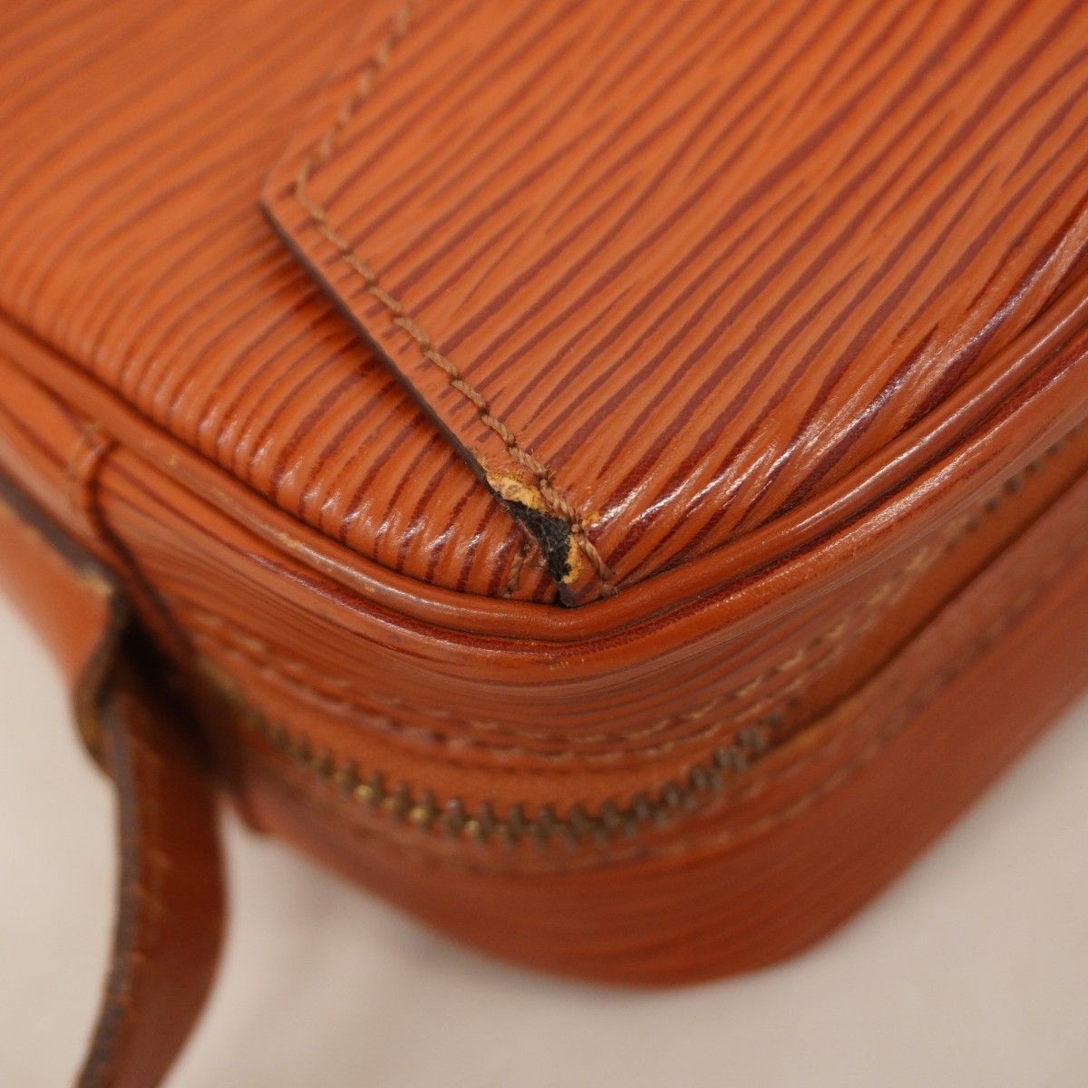 Louis Vuitton Shoulder Bag Epi Jeune Fille Kenya Brown — view 9