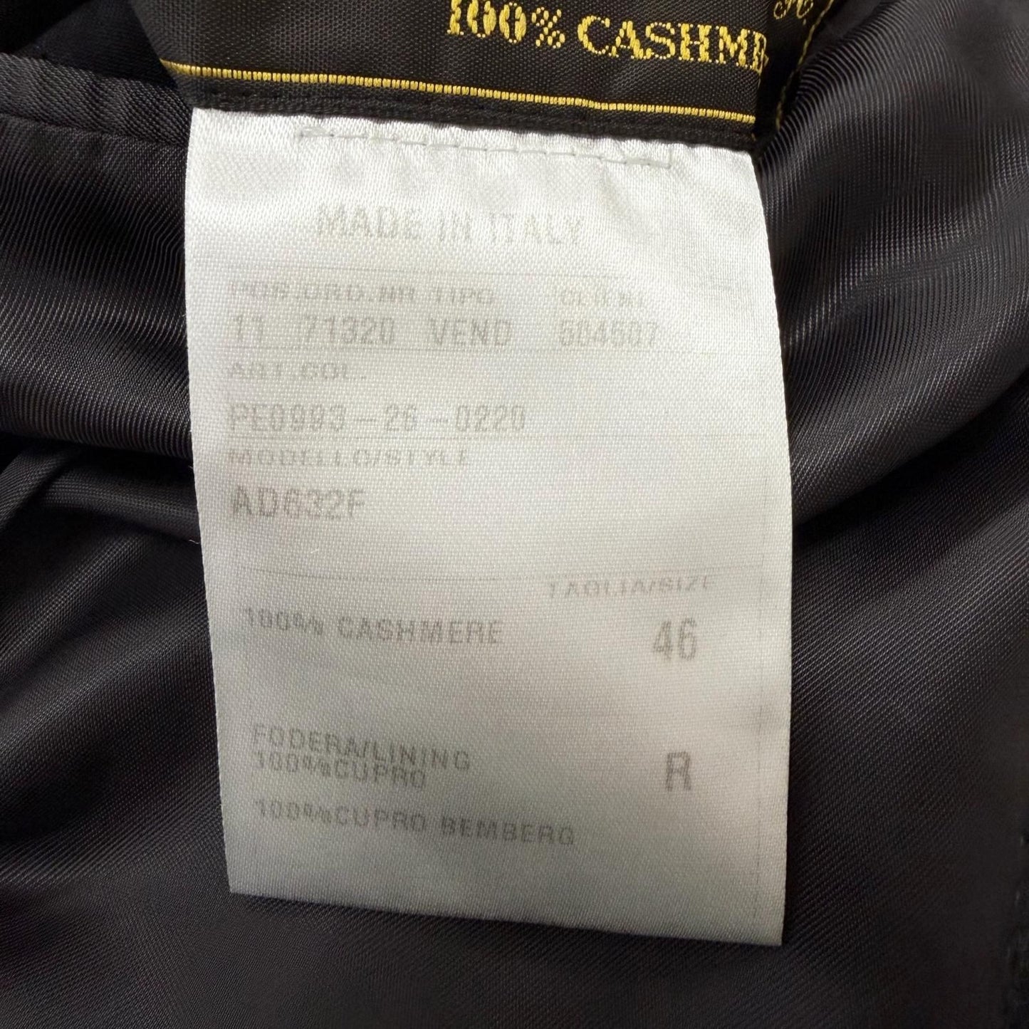 Loro Piana Caruso Cashmere Specially Made by Isetan Using Fabric Chesterfield — view 9