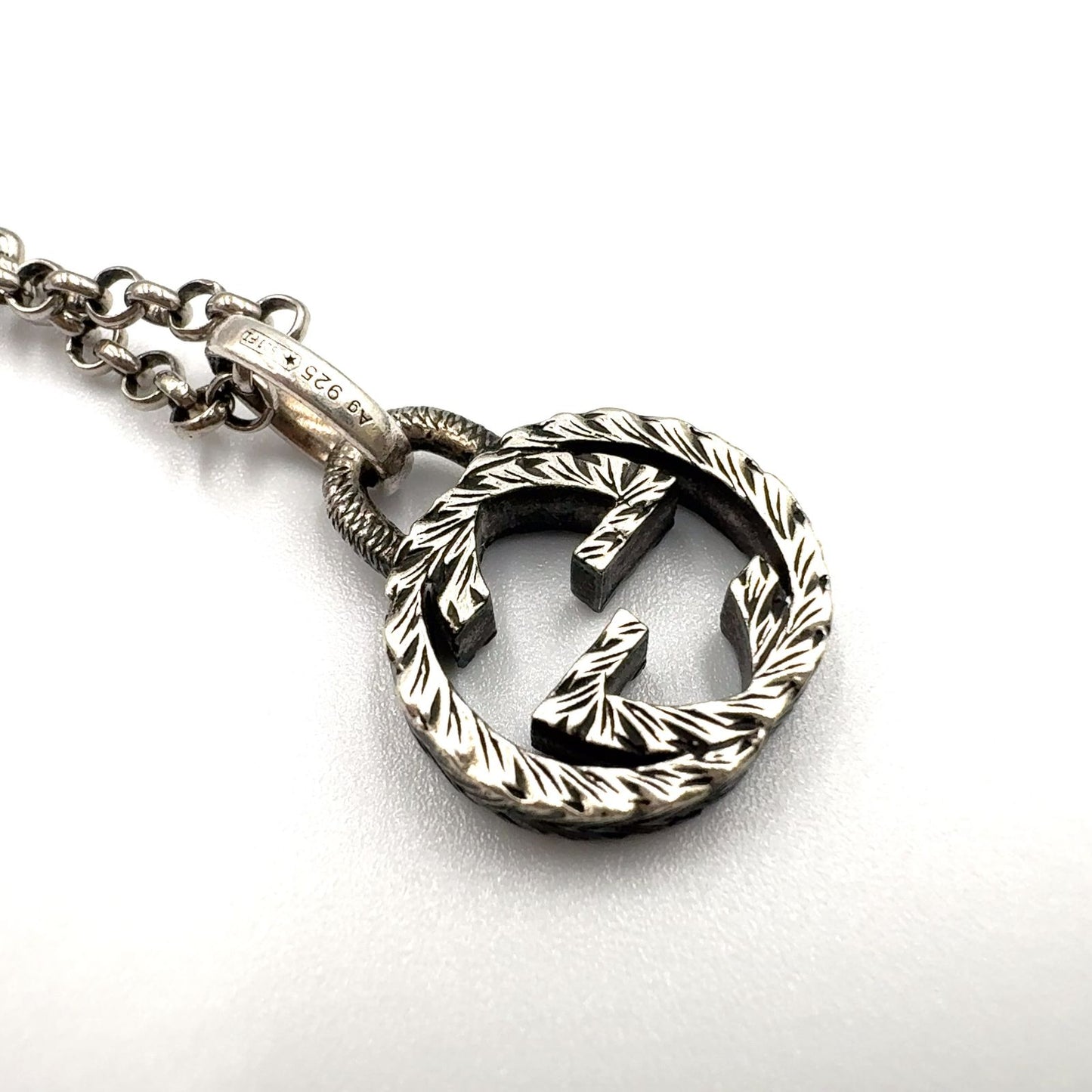 Gucci Interlocking Arabesque Silver Necklace — view 9