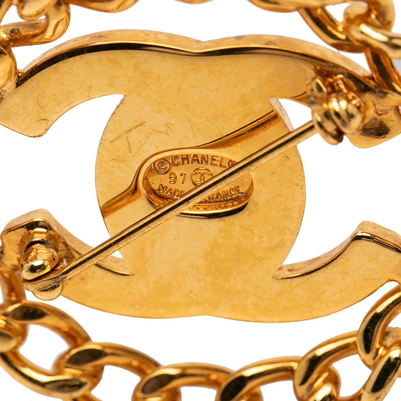 Chanel CC Logo Vintage Turnlock Chain Brooch Gold Plated — view 3