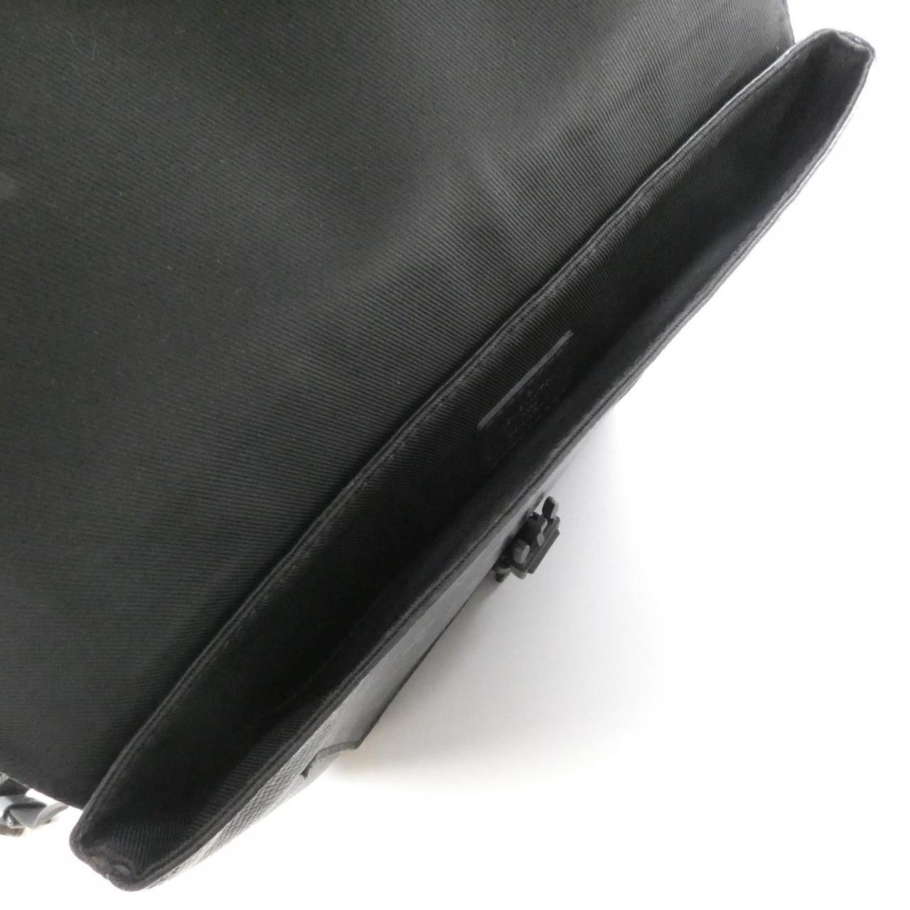 Louis Vuitton Taiga Lama Flap Messenger Shoulder — view 8