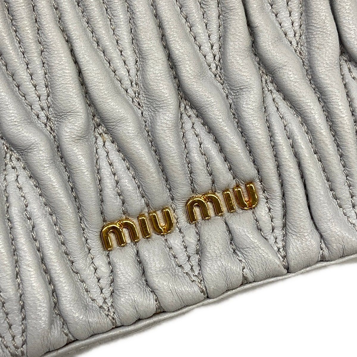Miu Miu Shoulder Bag Matelasse Light Gray Kiss Lock Strap Removable Leather — view 9
