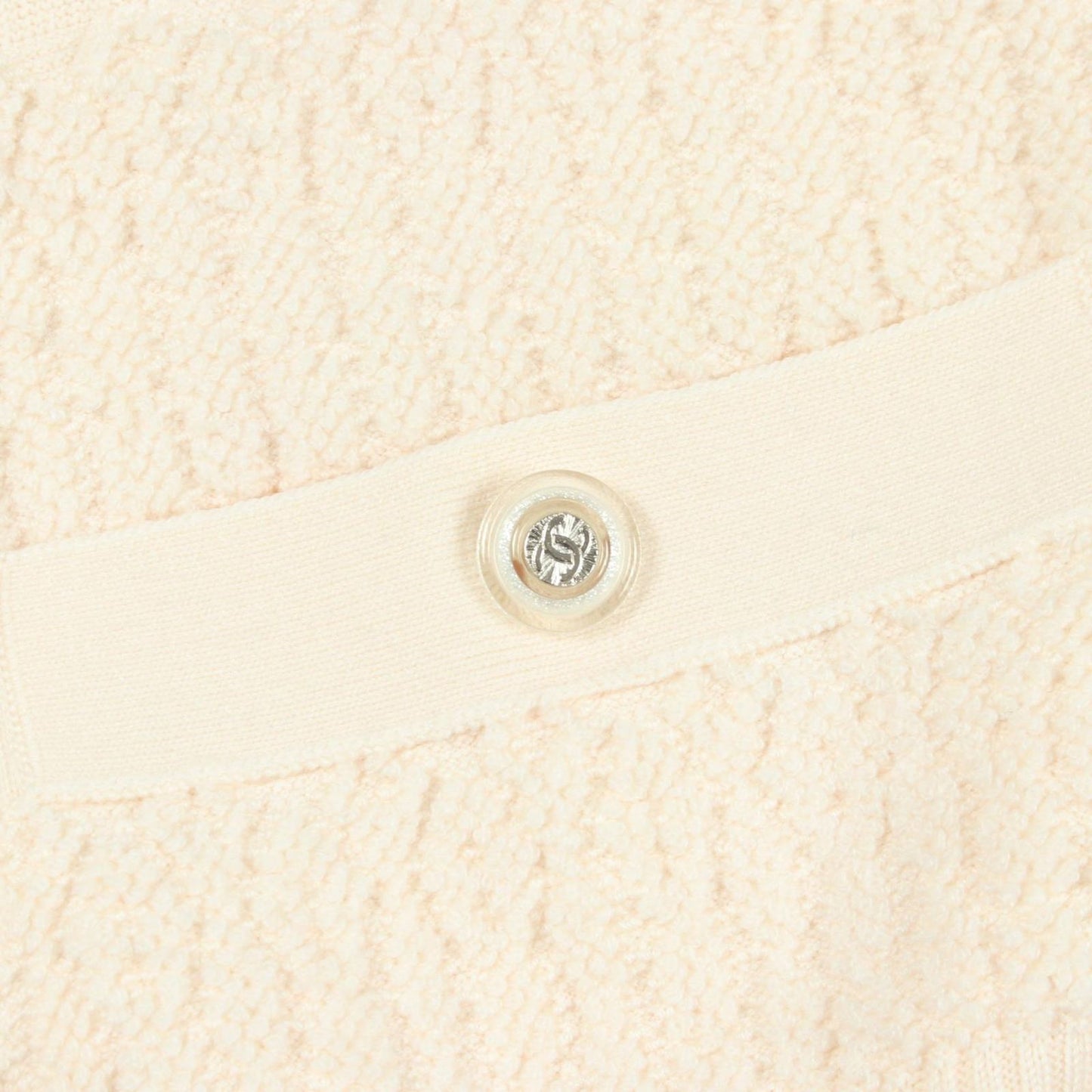Chanel digan CC Logo Button T-Shirt — view 7
