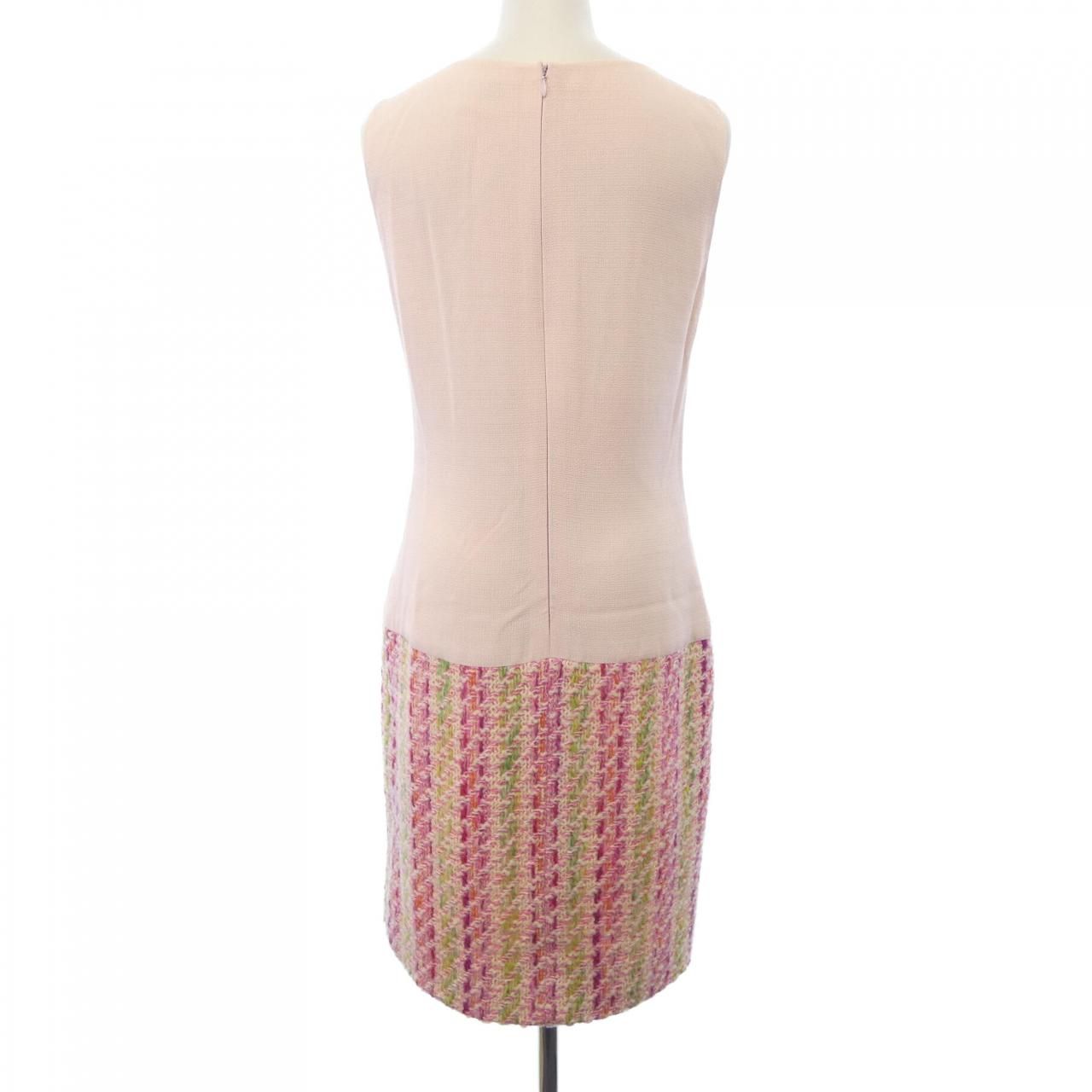 Chanel Vintage Suit Pink — view 9