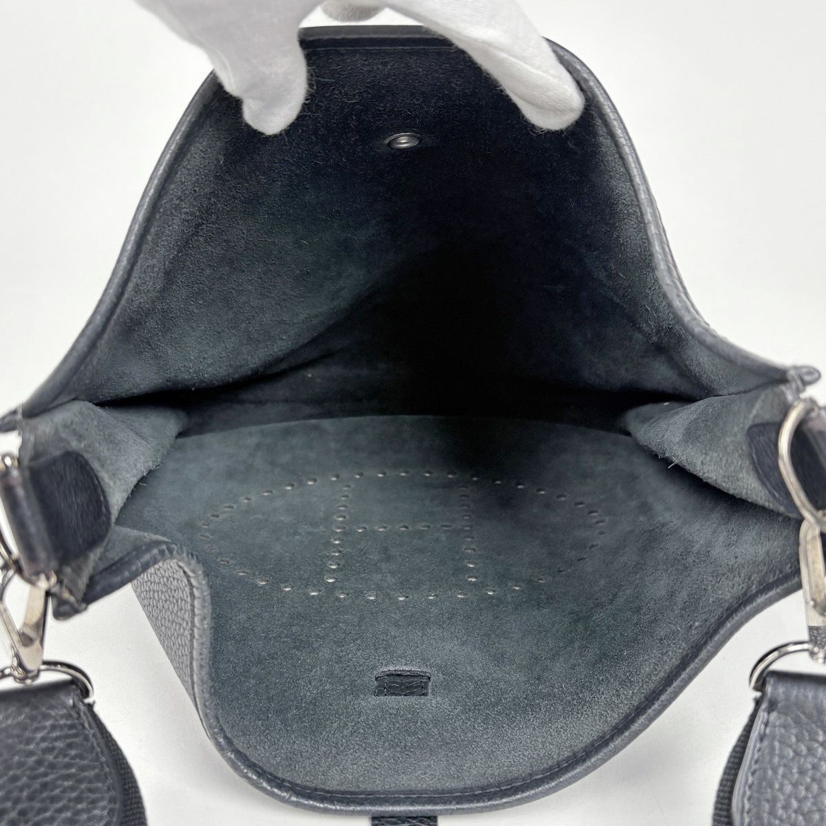 Hermes Evelyne 1 GM Perforated Logo Shoulder Bag Taurillon Clemence Black — view 8