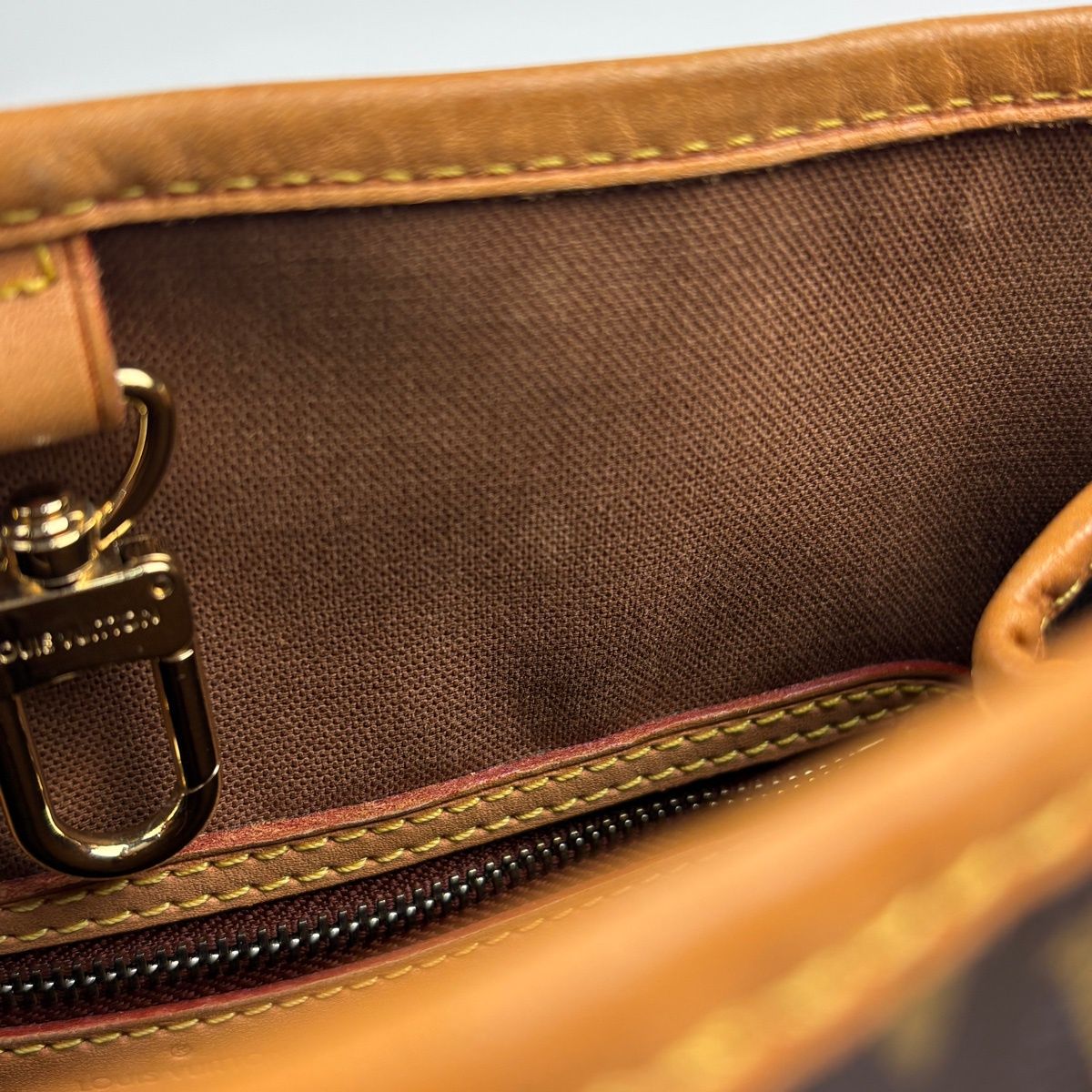 Louis Vuitton Batignolles Vertical Shoulder Bag Tote Monogram Brown — view 9