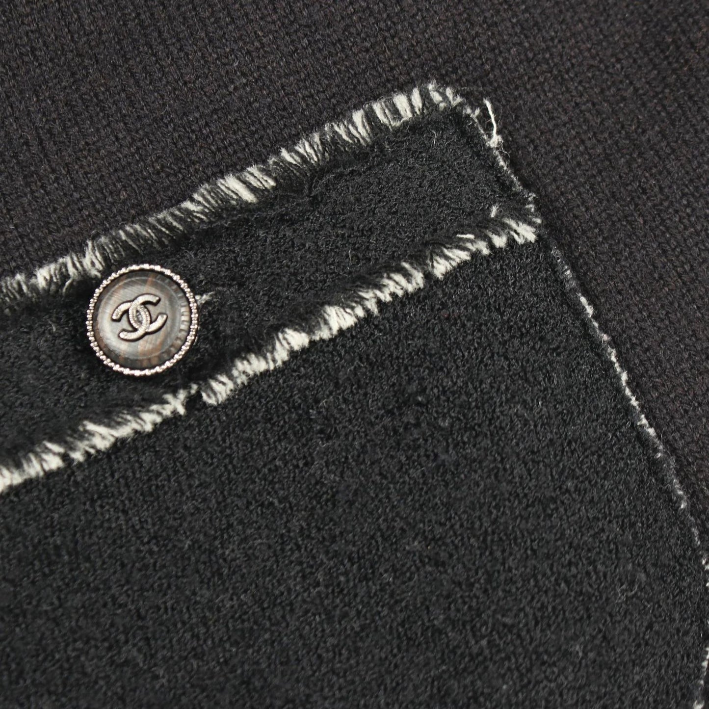 Chanel digan CC Logo Cashmere T-Shirt — view 6