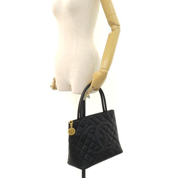 Chanel Reissue Tote Black — view 9