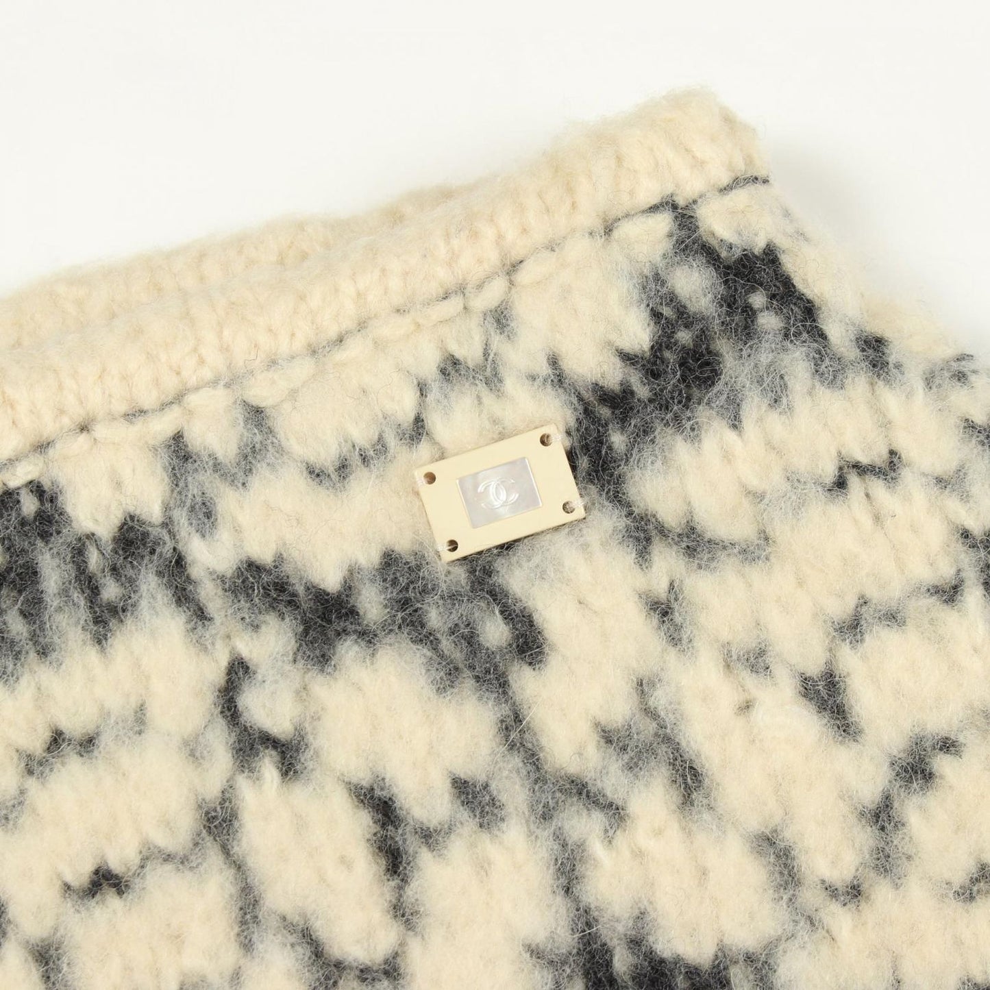 Chanel Skirt CC Logo Button Camellia Knit White Black Wool Vintage — view 6