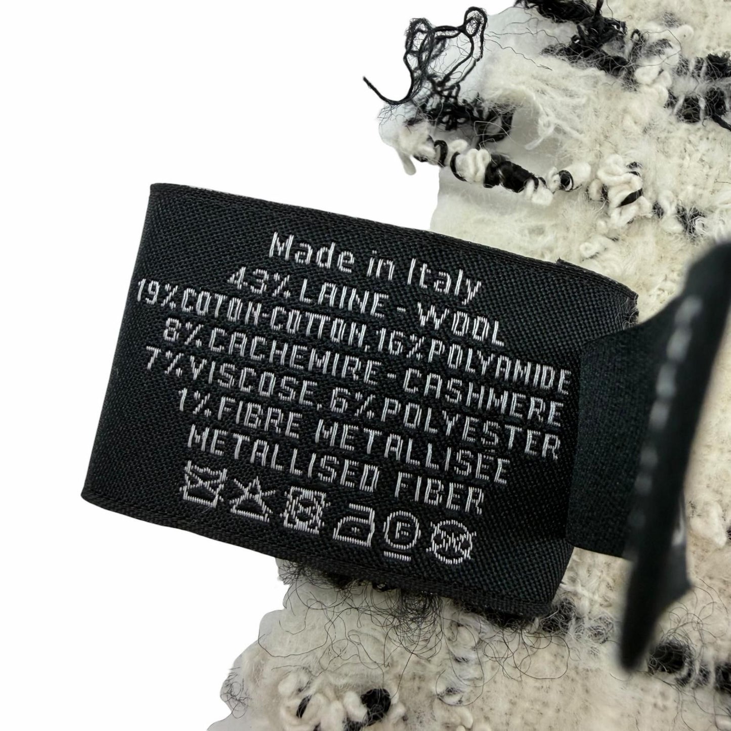 Chanel 2025/26 231000 Scarf — view 9