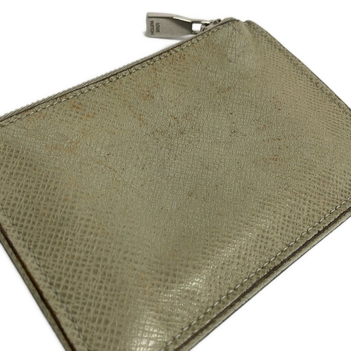 Louis Vuitton Coin Case Taiga Pochette Cles Pore Leather — view 7