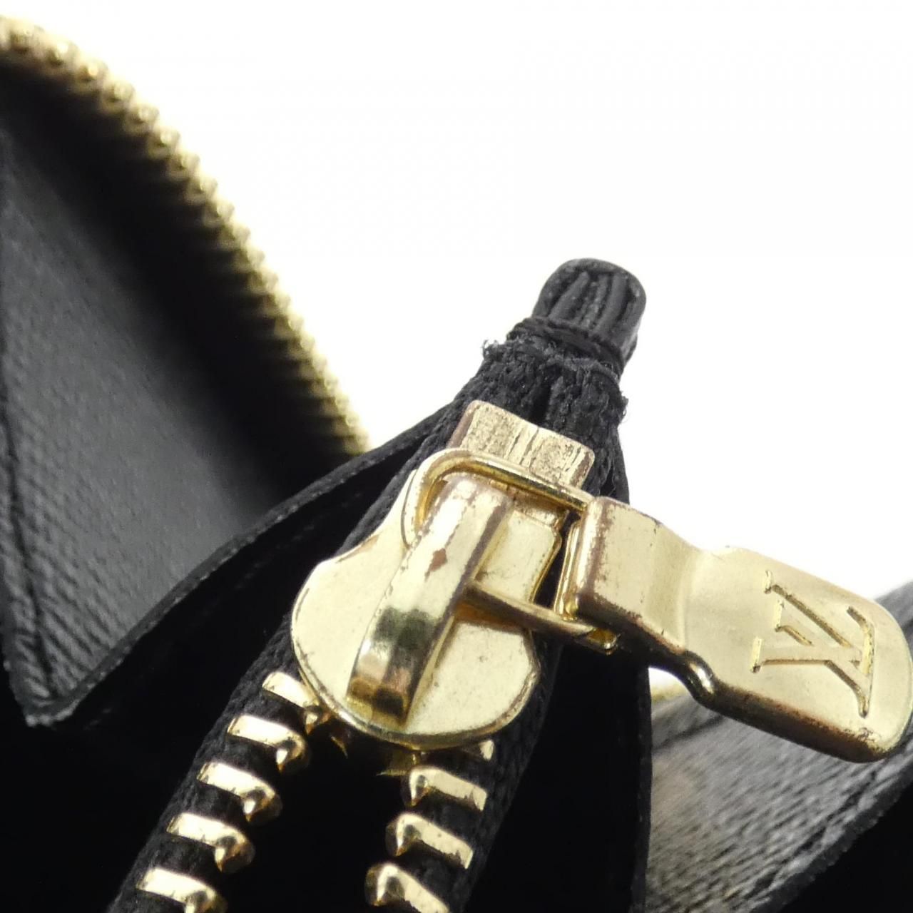 Louis Vuitton Monogram Giant Zippy Wallet — view 9
