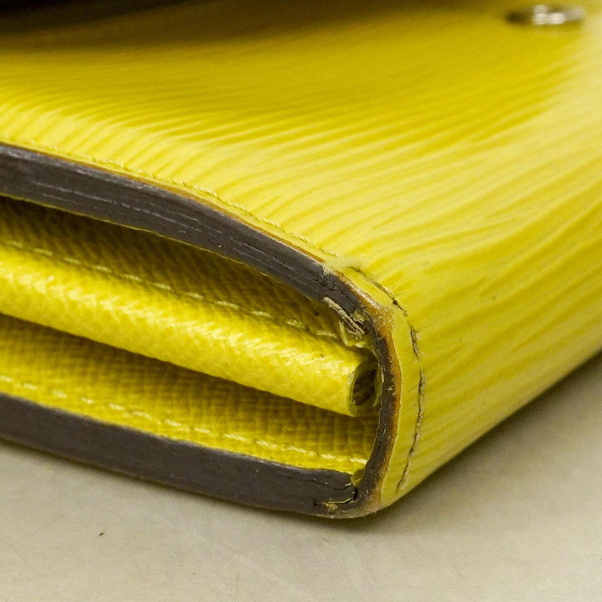 Louis Vuitton Wallet Epi Portefeuille Sarah Pistache — view 9
