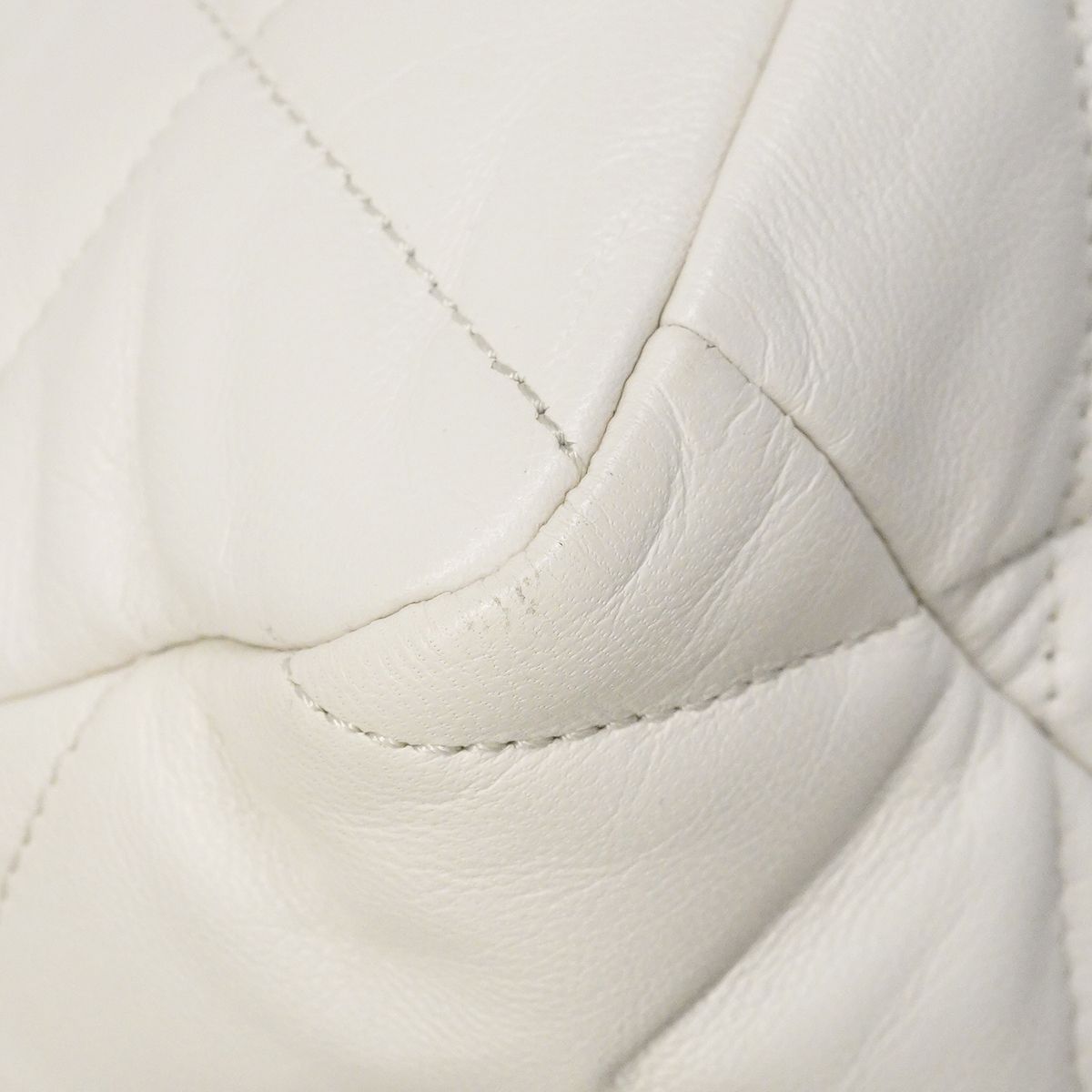 Chanel Handbag 19 Lambskin White Gold Silver 2-Way — view 9