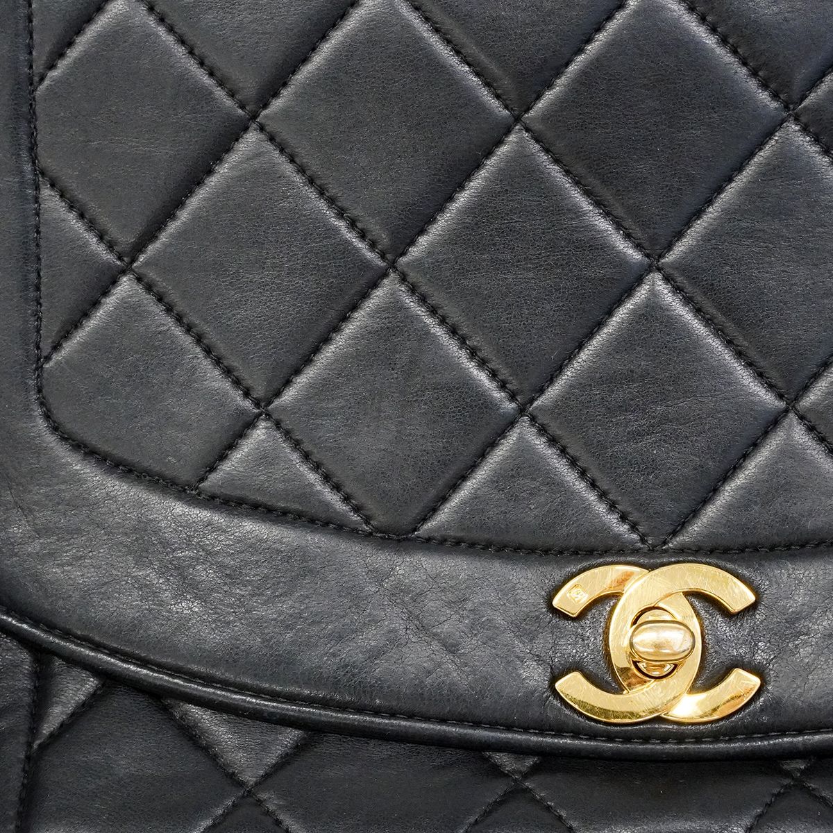 Chanel Shoulder Bag Diana Lambskin Black Gold — view 9