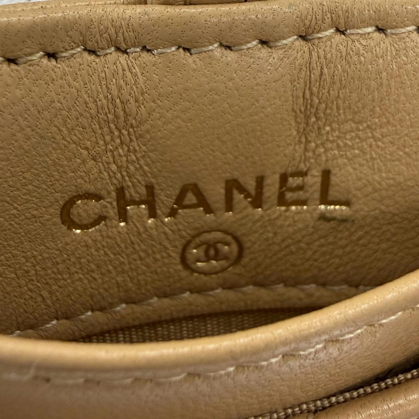 Chanel Lambskin CC Logo Quilted Chain Shoulder Card Case Beige Gold — view 9