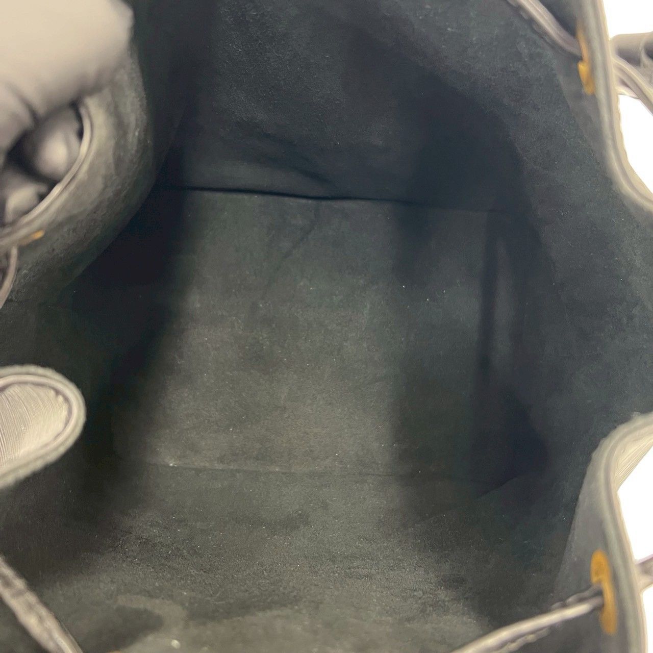 Louis Vuitton Vintage Petit Noe Epi Leather Drawstring Shoulder Bag Noir — view 9
