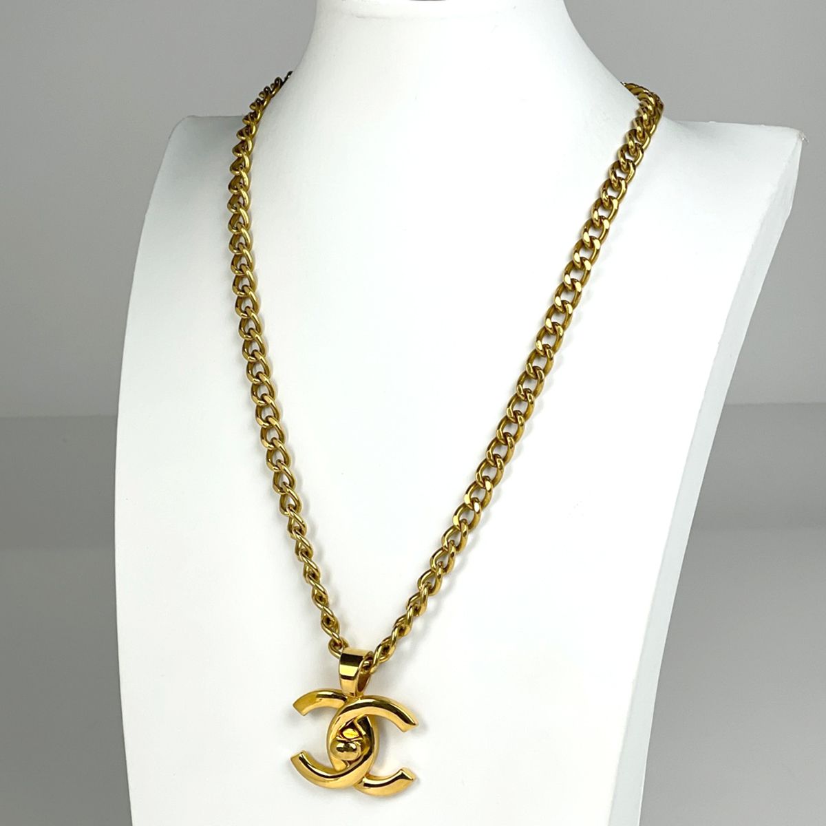 Chanel CC Logo Chain Necklace Turnlock Gold Plated — view 7