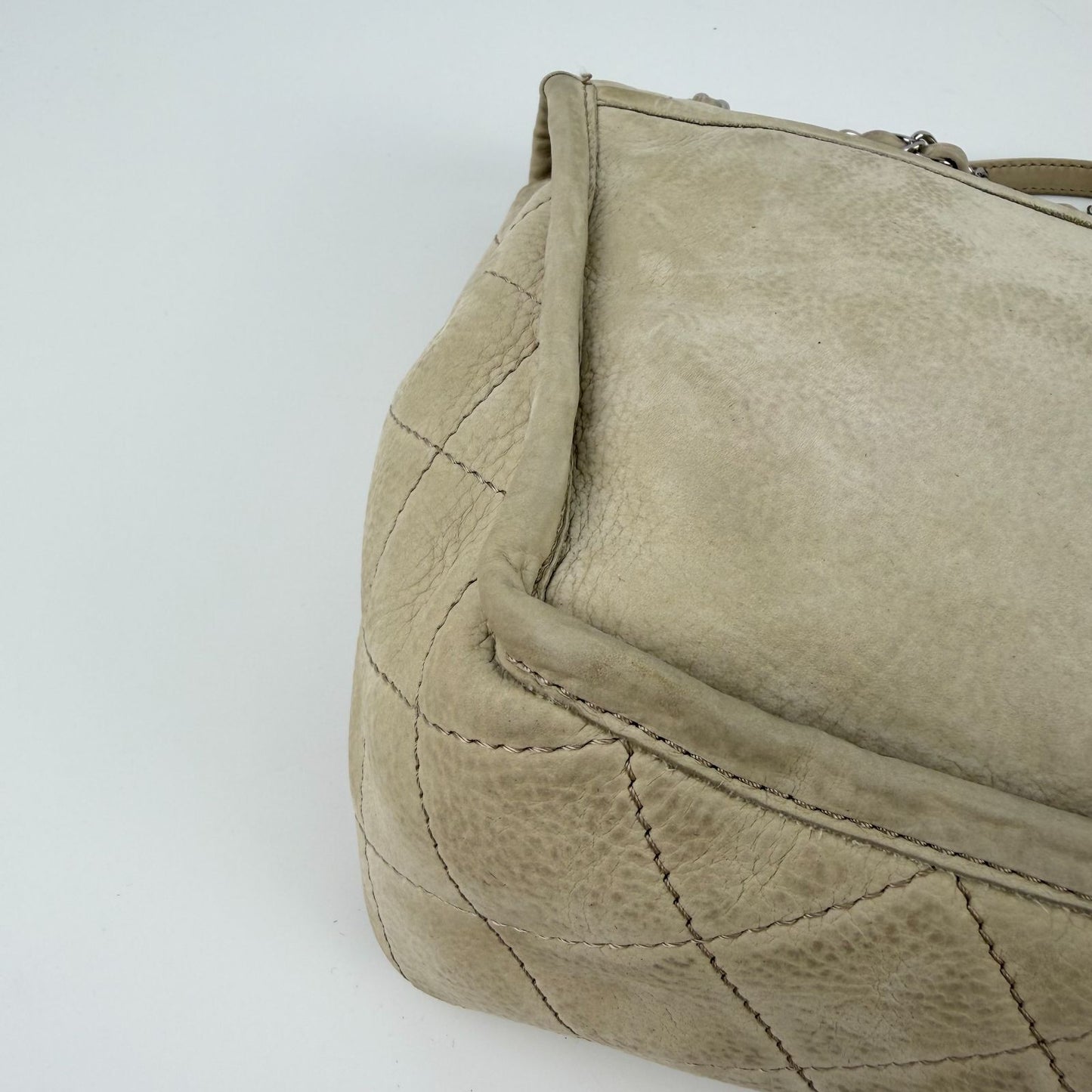 Chanel CC Logo Quilted Chain Shoulder Bag Leather Beige Silver Vintage — view 9
