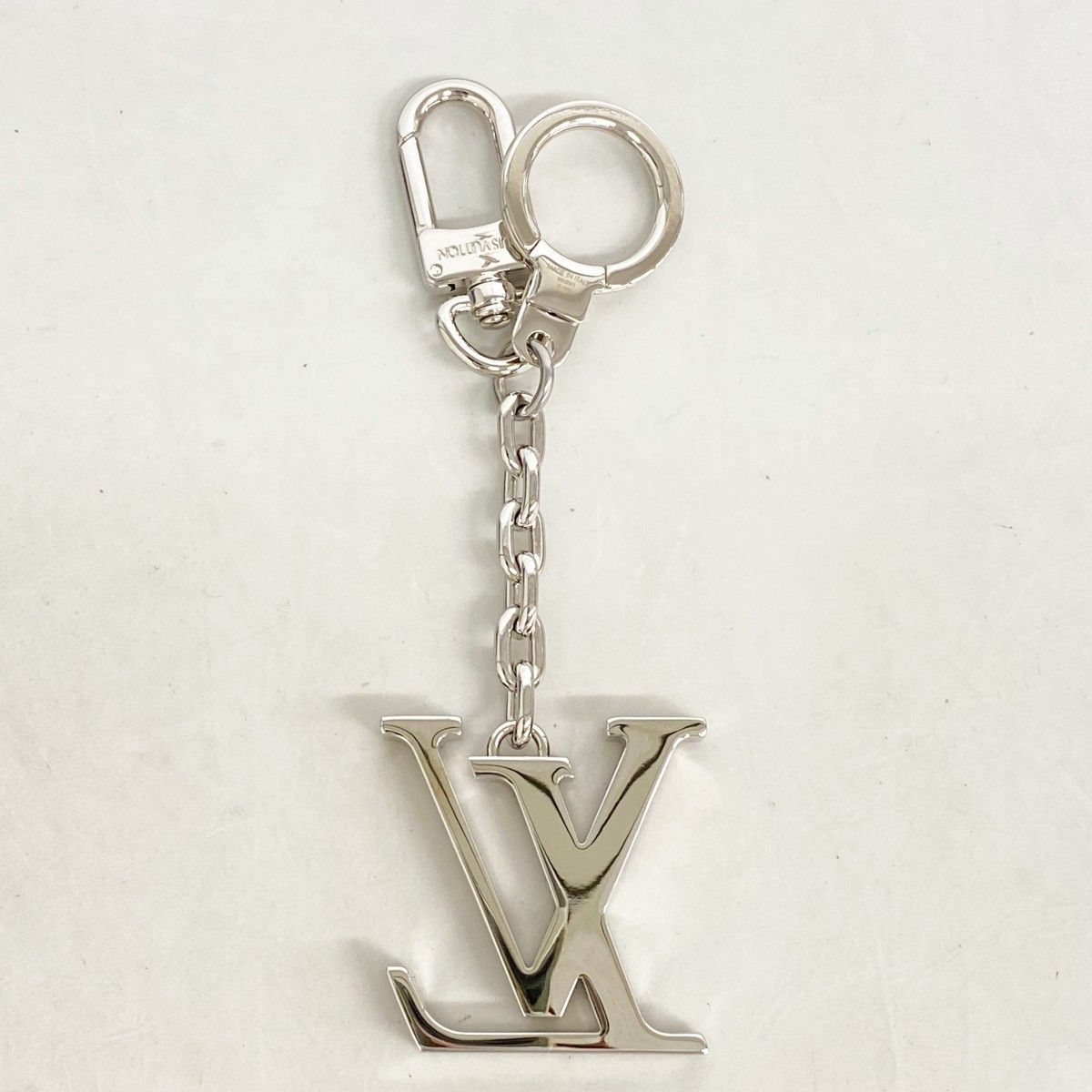 Louis Vuitton Key Holder Charm Porte Cles Initial LV Silver — view 5