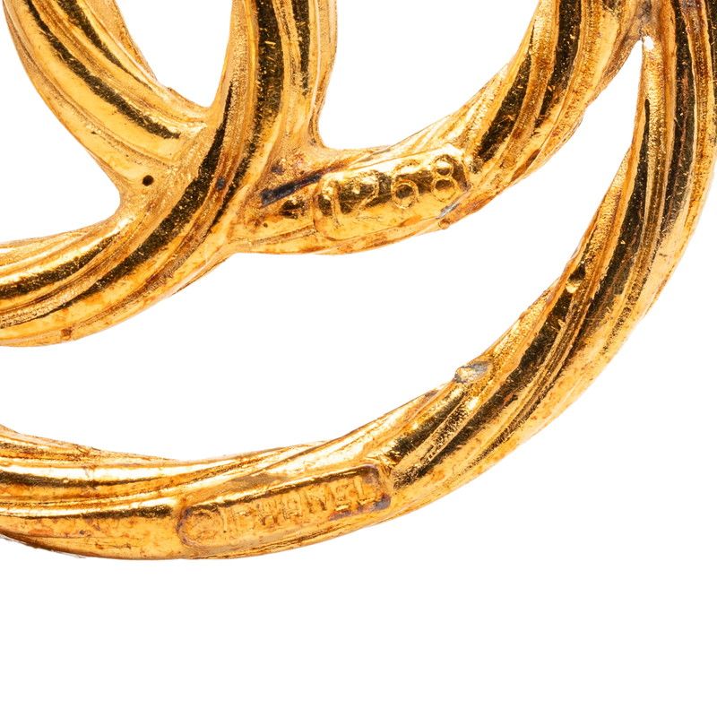 Chanel Vintage CC Logo Brooch Gold Plated — view 3