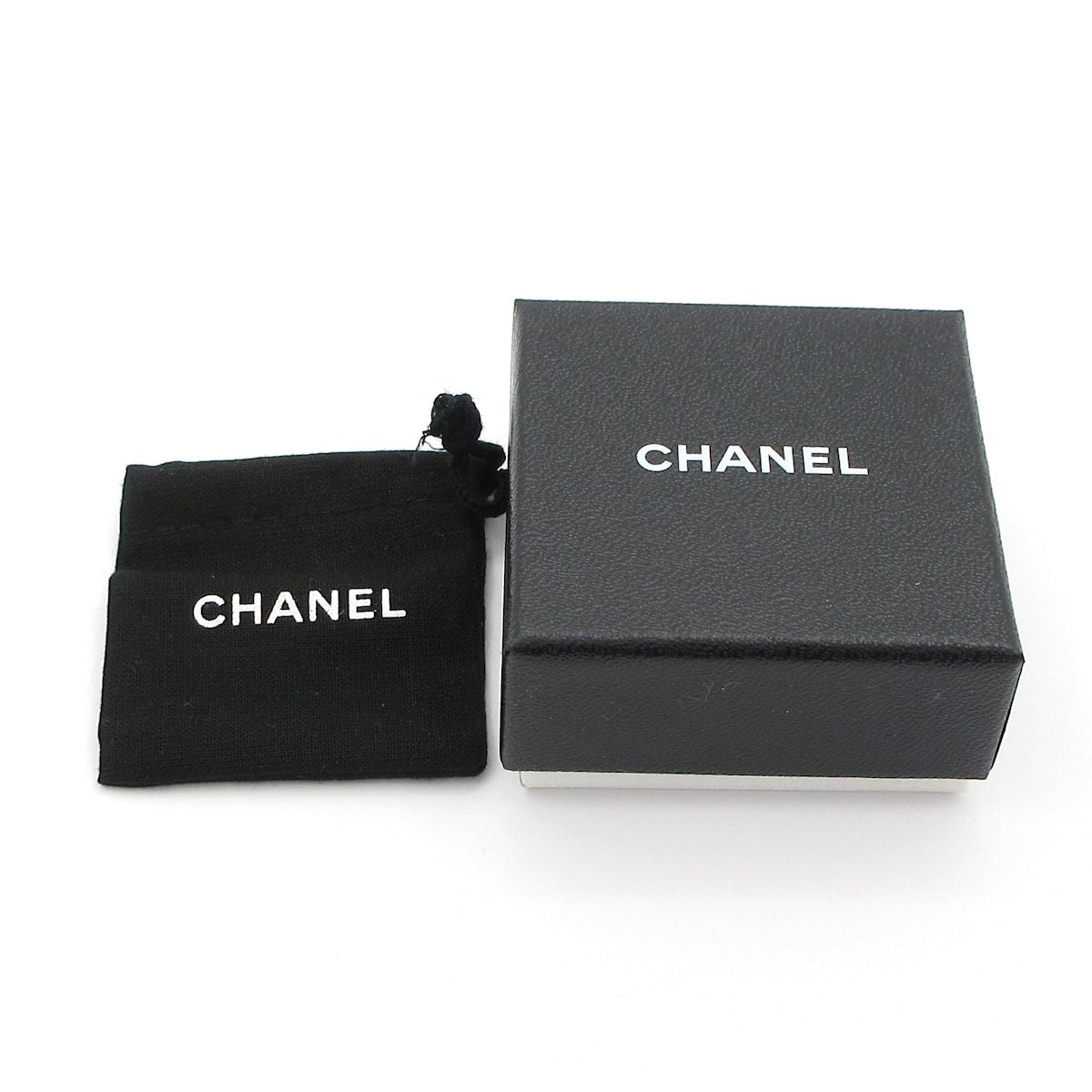 Chanel Brooch CC Logo Silver White — view 5