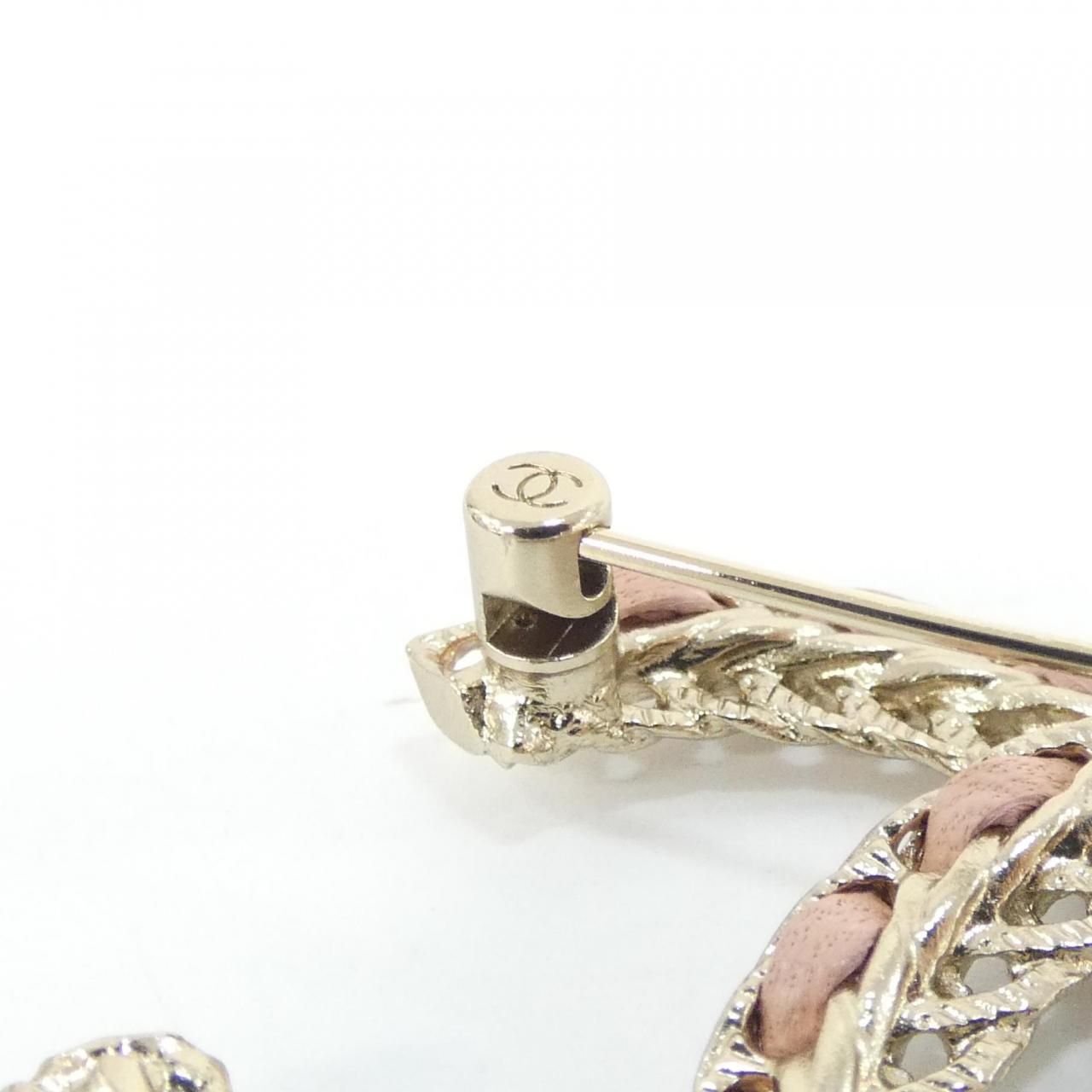 Chanel Brooch Gold — view 3