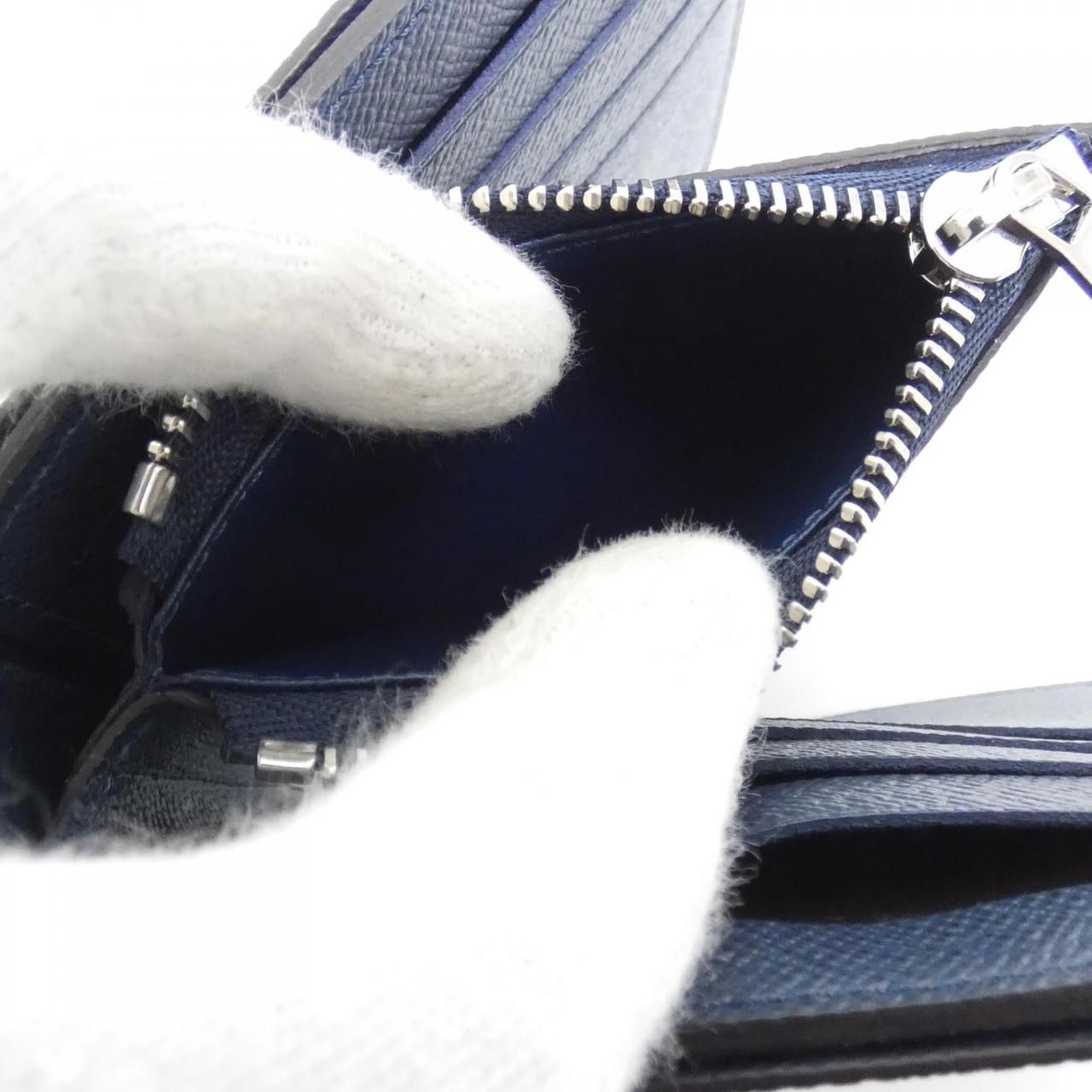 Louis Vuitton Taiga Portefeuille Amerigo Wallet — view 9