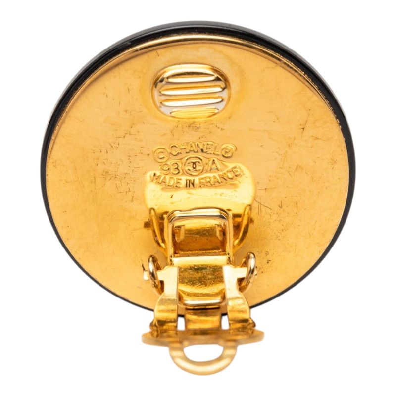 Chanel Clover Motif Vintage Round Earrings 93 Black Gold Plated Plastic — view 3