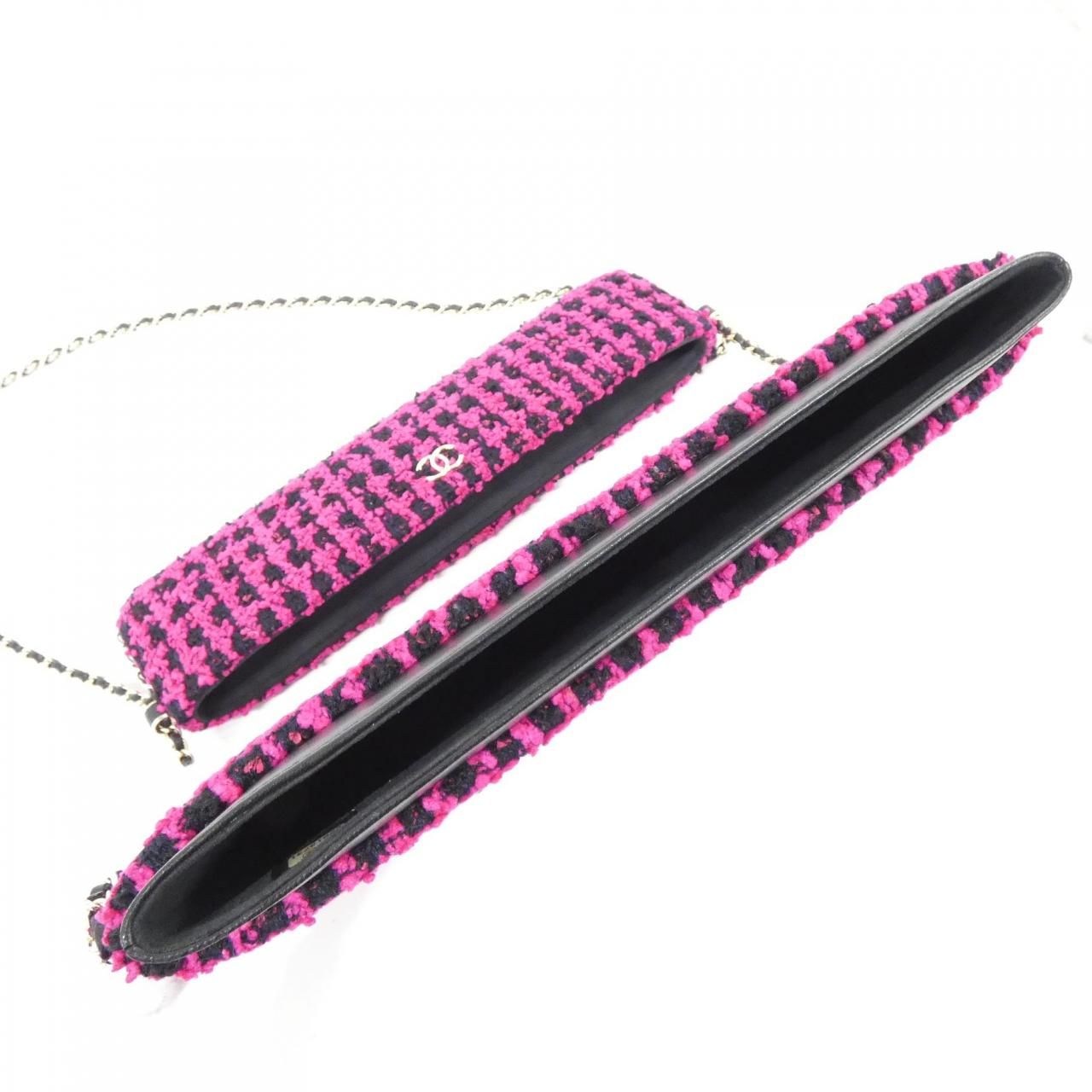 Chanel iPad Case Gold — view 5