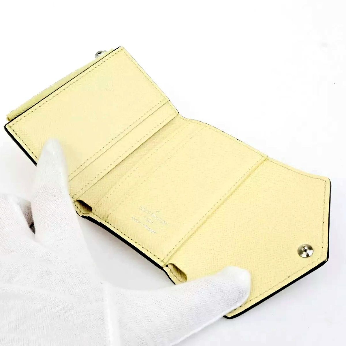 Louis Vuitton LV Pop Portefeuille Zoe Trifold Wallet Compact — view 9