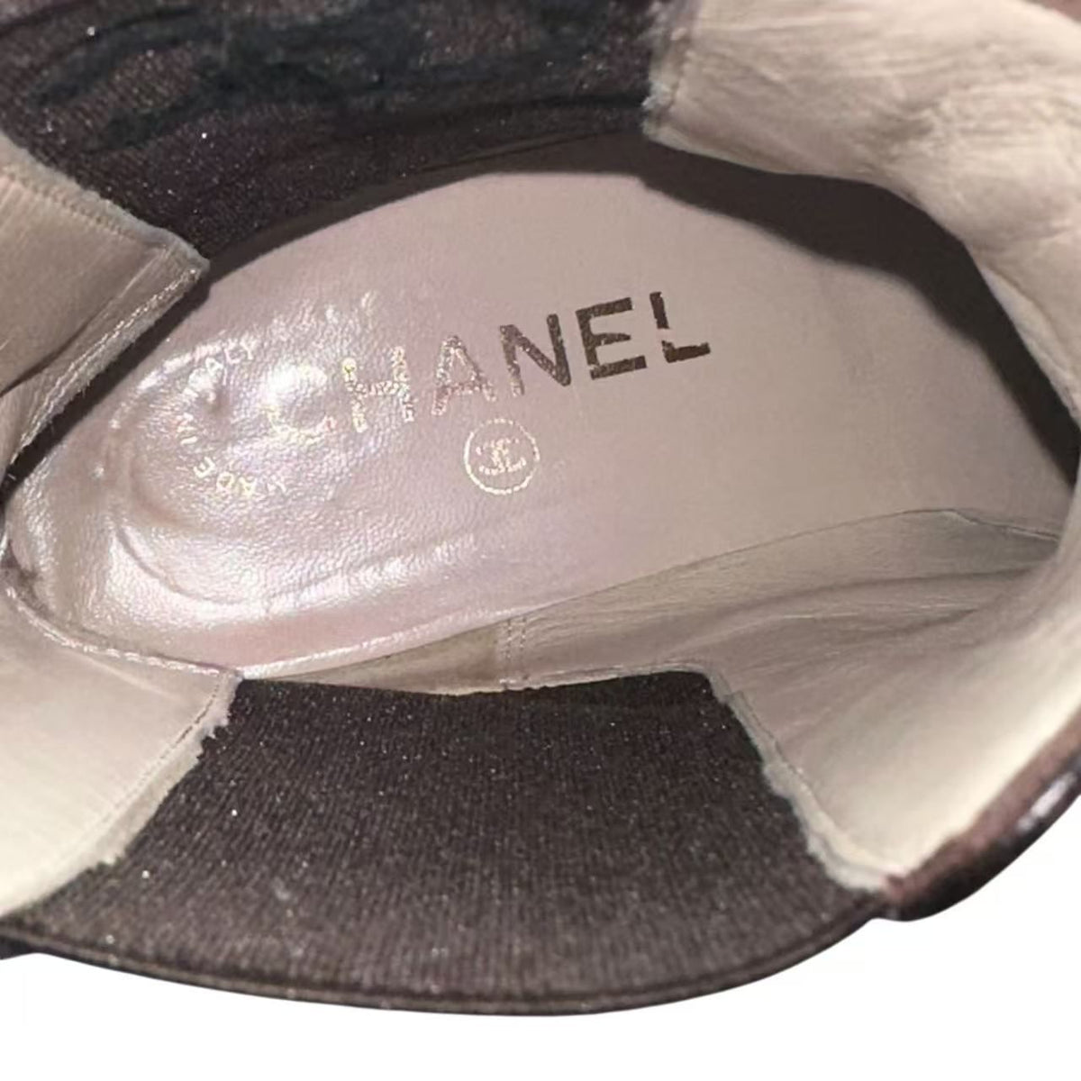 Chanel Short Boots Leather CC Logo Brown — view 8