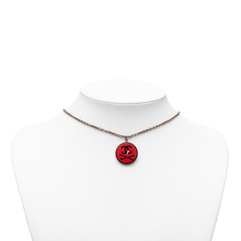 Chanel CC Logo Bone Motif Chain Pendant 03 Black Red Plated Plastic — view 6