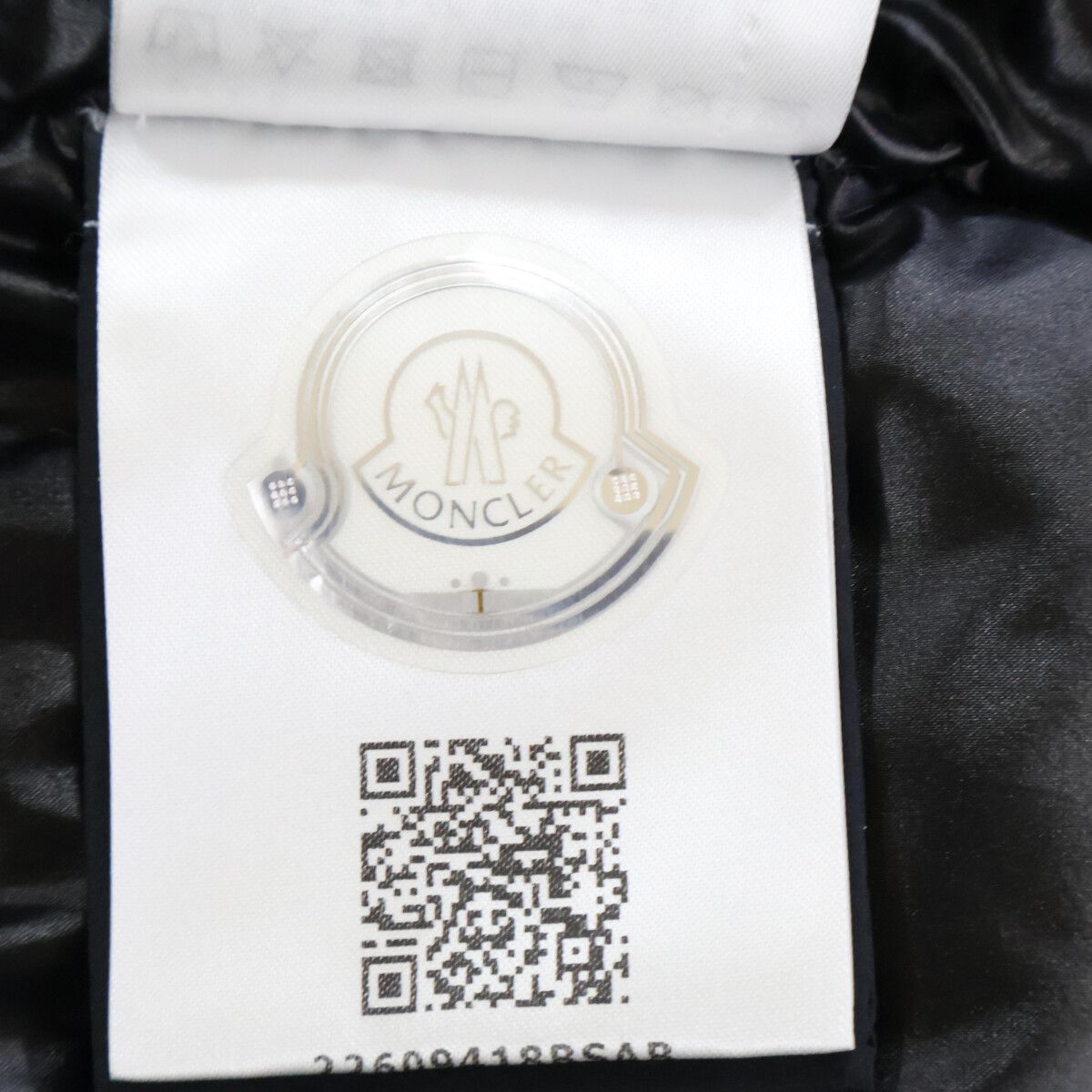Moncler Herbe Letter Logo Short Down — view 8