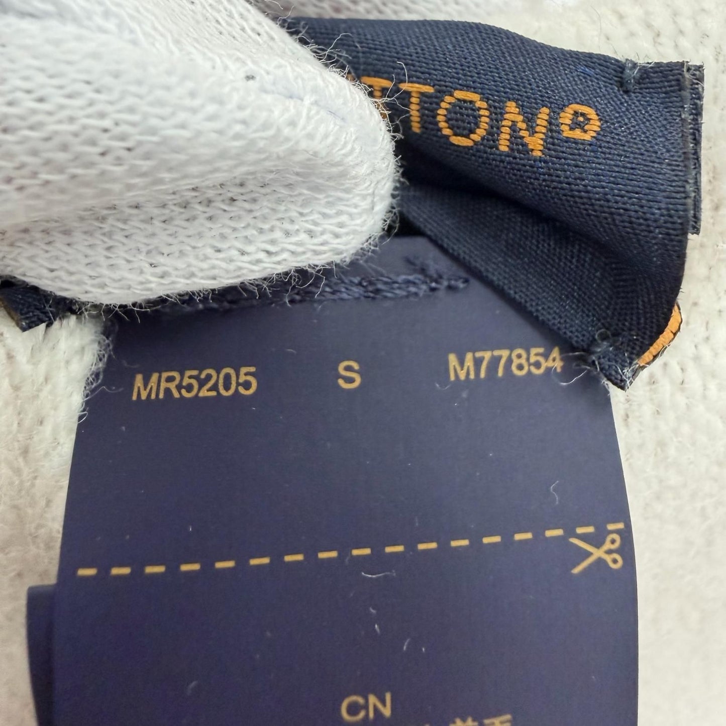 Louis Vuitton Scarf LV Essential 100% Wool Beige Rose 170 34 — view 8