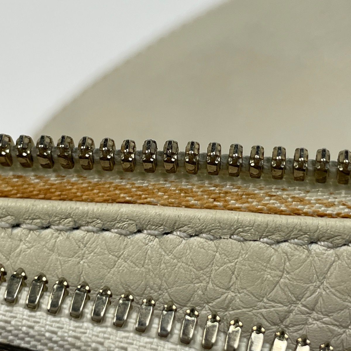 Gucci Soho Shoulder Bag Interlocking G Leather Ivory — view 8