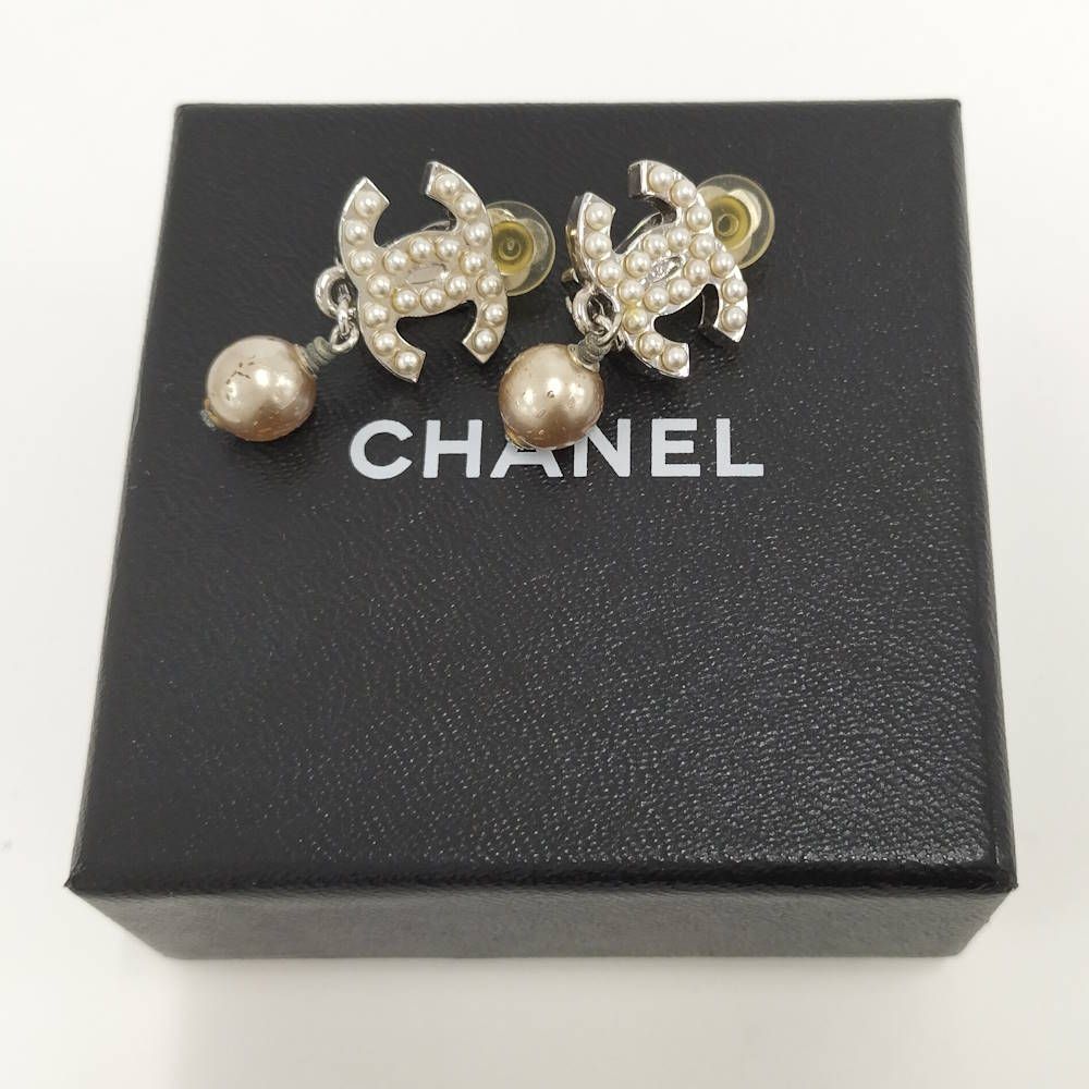 Chanel Earrings CC Pearl Plated Silver — view 6