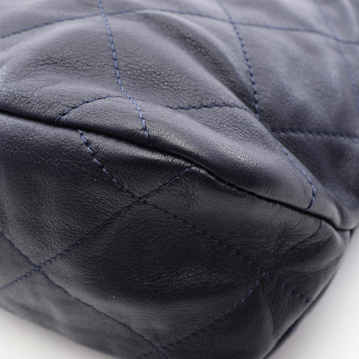 Chanel Shoulder Bag Quilted Navy Leather Hobo — view 6